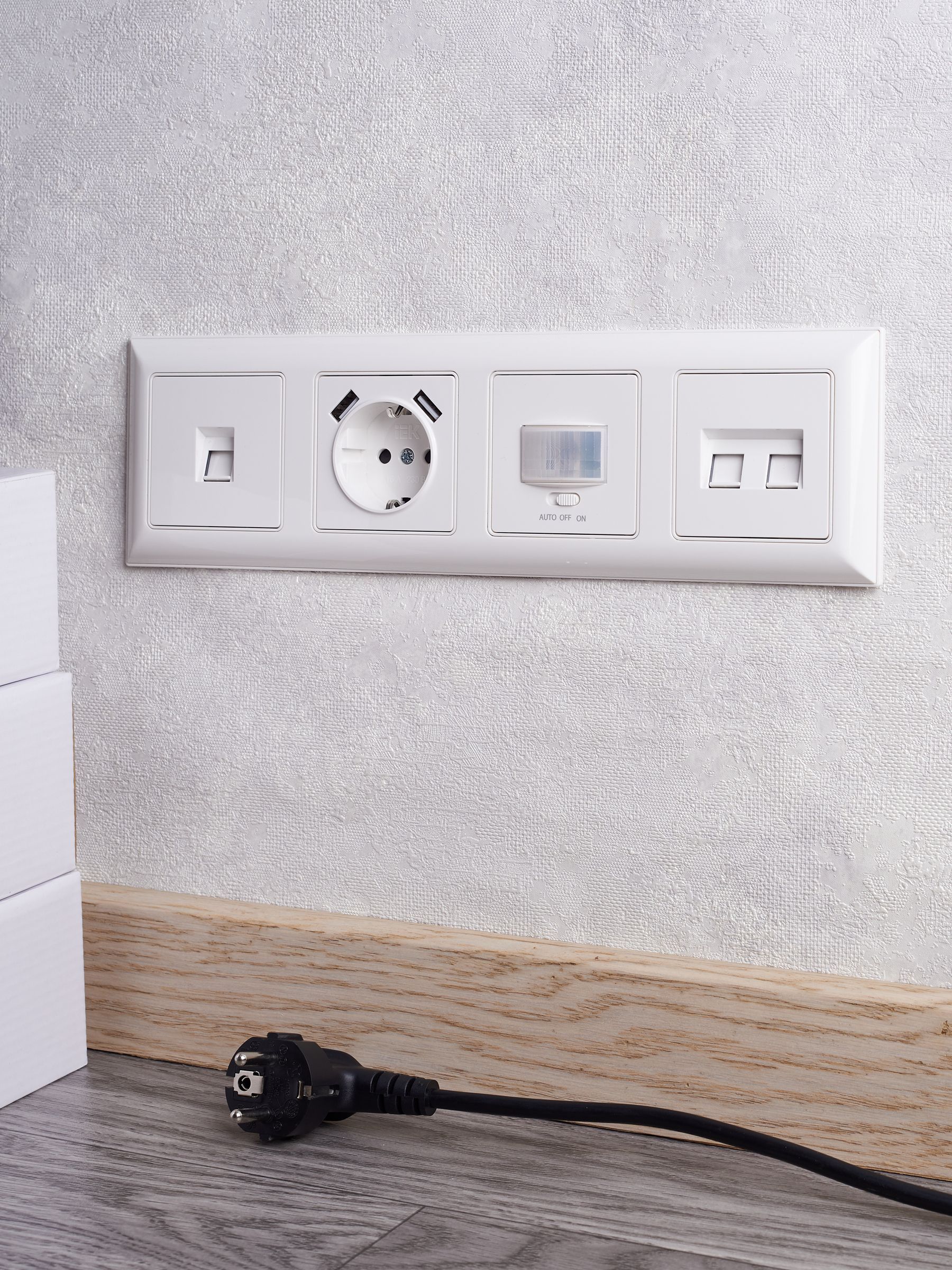 BRITE Рамка 4-местная РУ-4-Бр белый/белый IEK - Фото 3