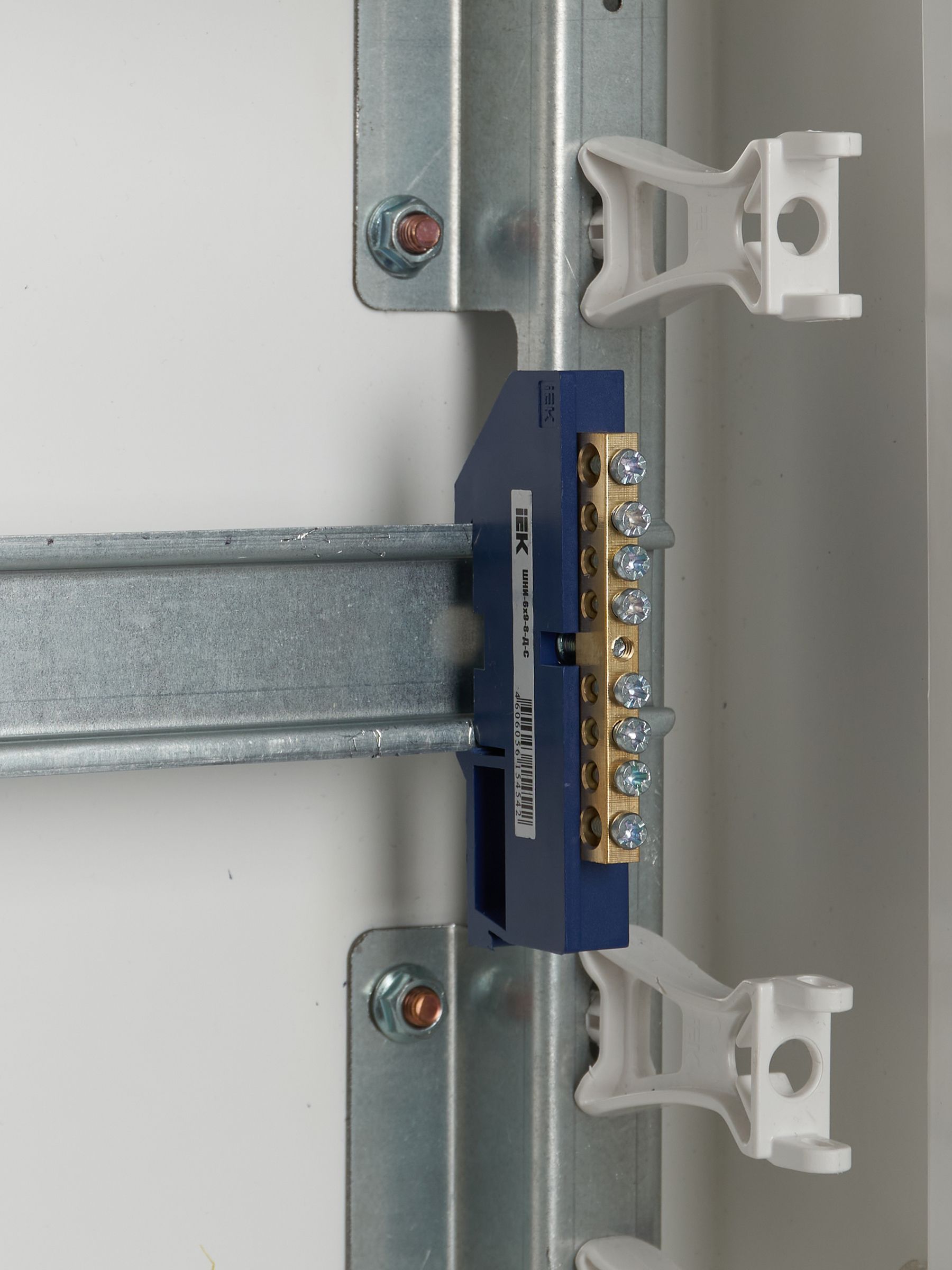 Шина N "ноль" на DIN-изол ШНИ-6х9-8-Д-С IEK - Фото 3