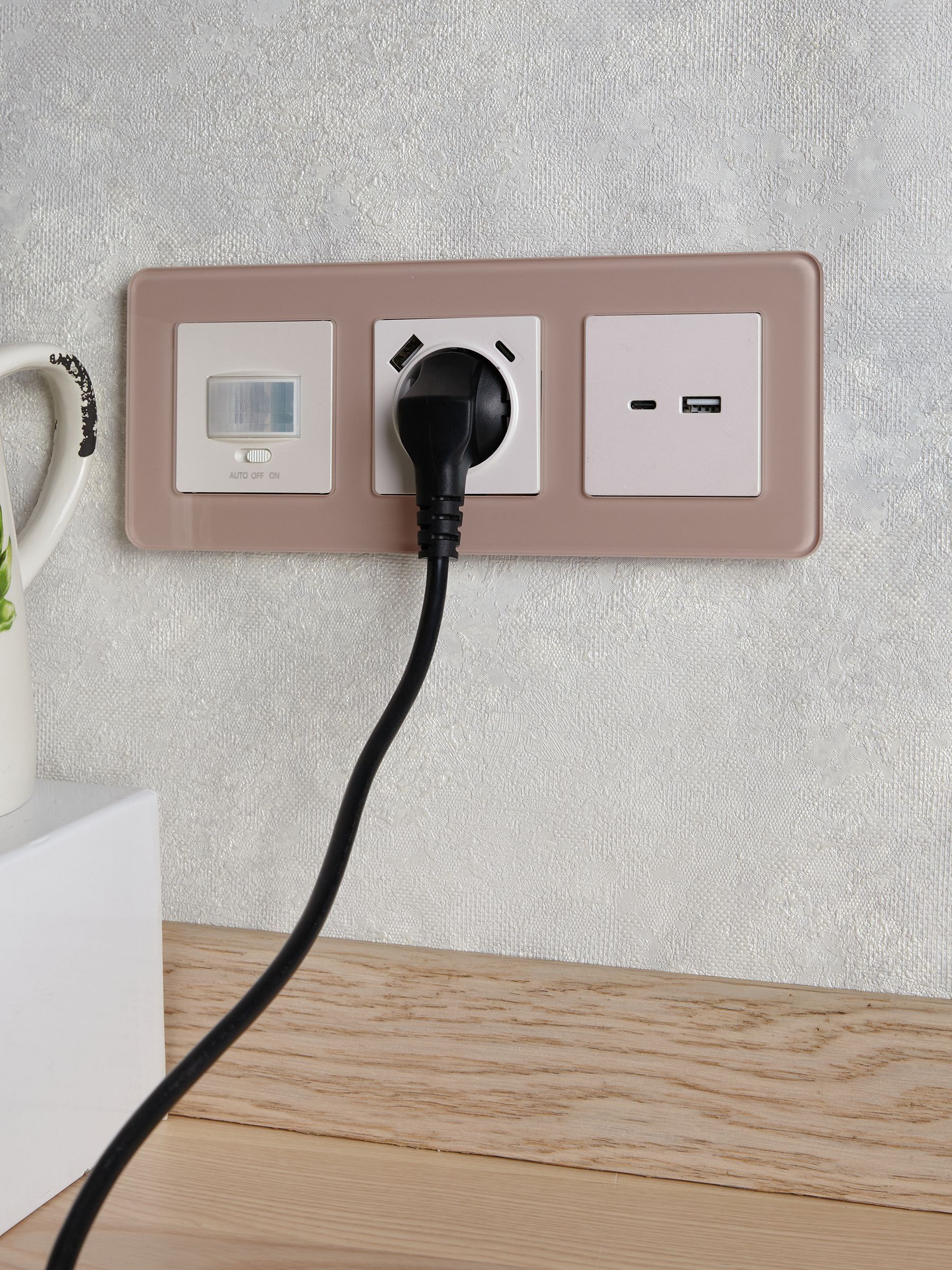 BRITE Рамка 3-местная РУ-3-2-Бр стекло дымчатый RE IEK - Фото 4