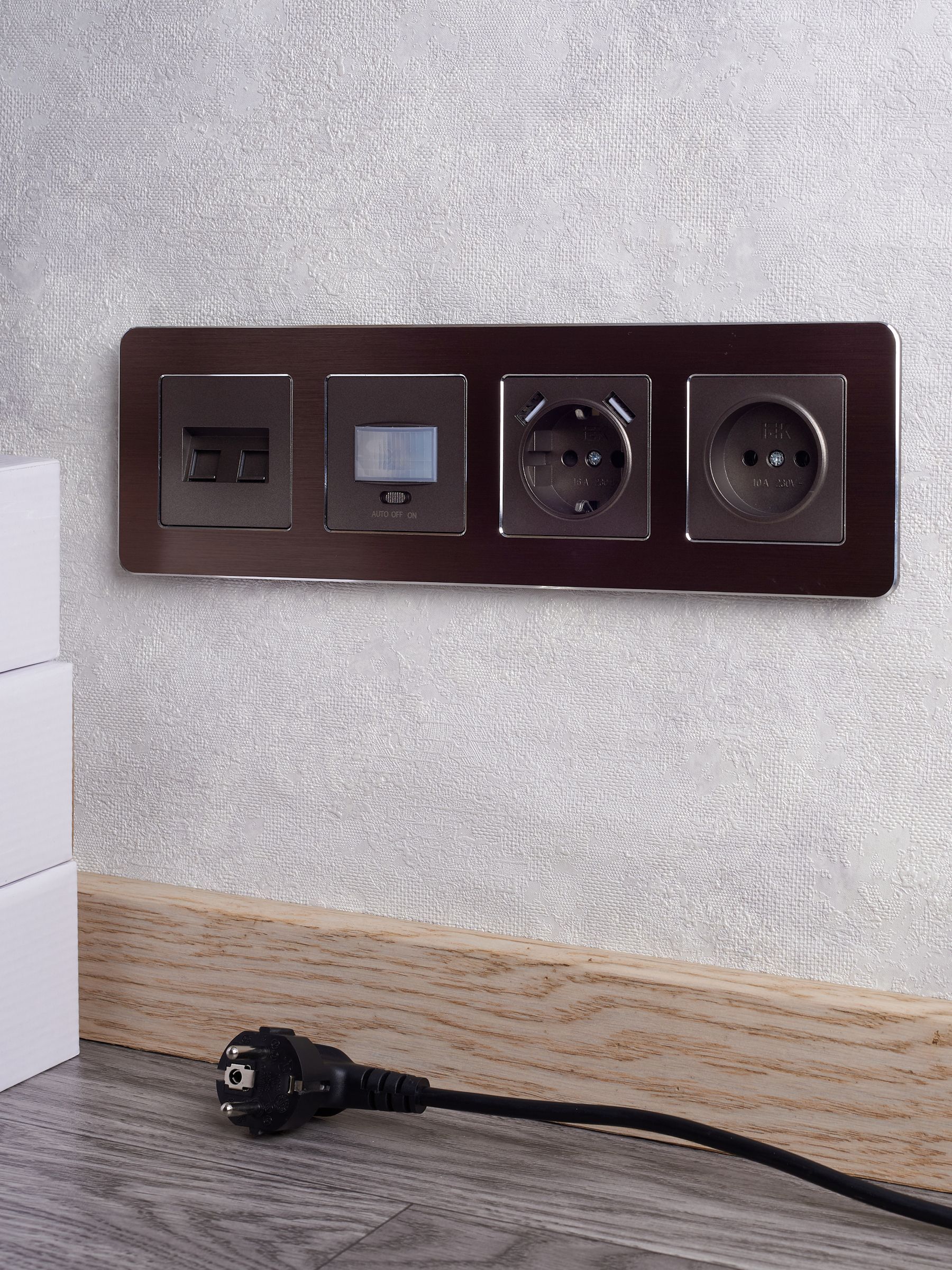 BRITE Рамка 4-местная РУ-4-1-Бр металл коричневый RE AL IEK - Фото 6