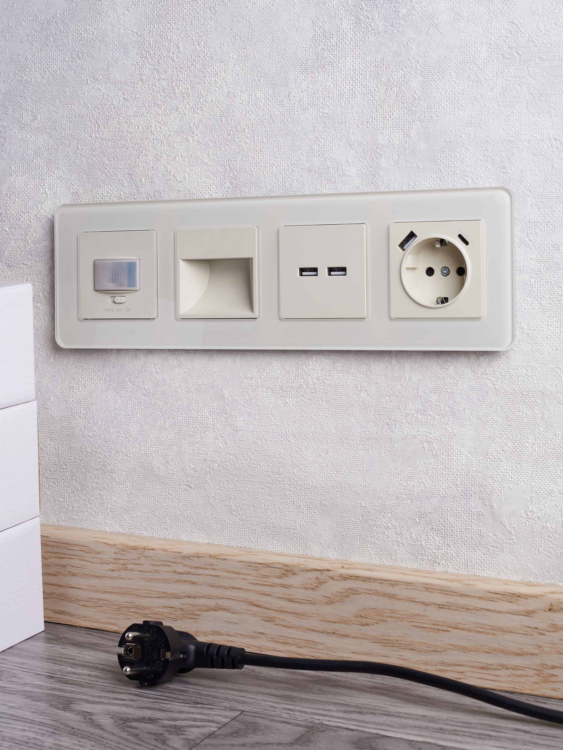 BRITE Рамка 4-местная РУ-4-2-Бр стекло песчаный RE IEK - Фото 6