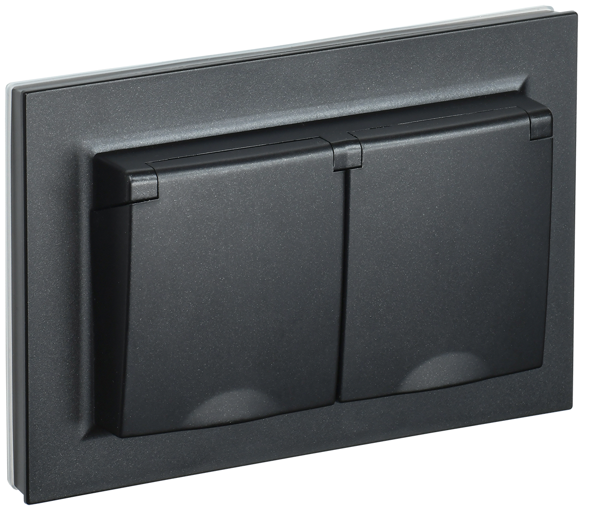 BRITE Розетка 2-местная с заземлением с защитными шторками и крышкой 16А в сборе IP44 РСбш12-3-44-БрЧ черный IEK BR-R26-16-44-K02-F