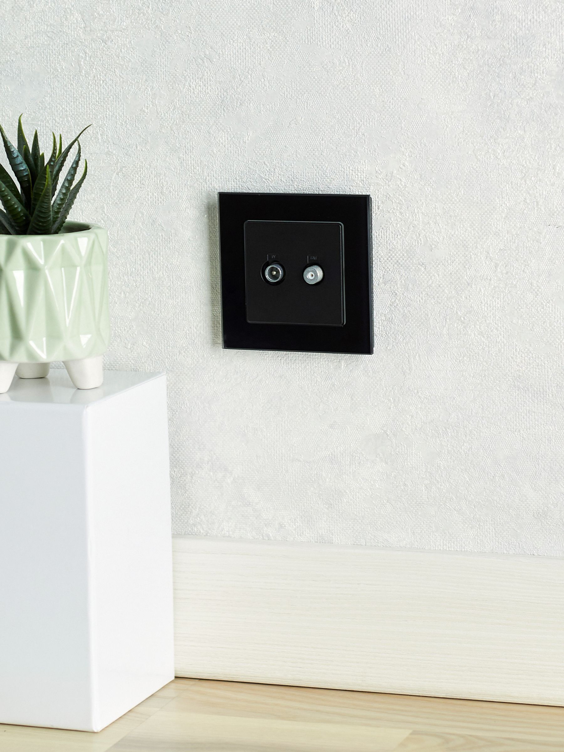 BRITE Розетка двойная TV+SAT РТВ/РСп12-БрЧ черный IEK - Фото 5