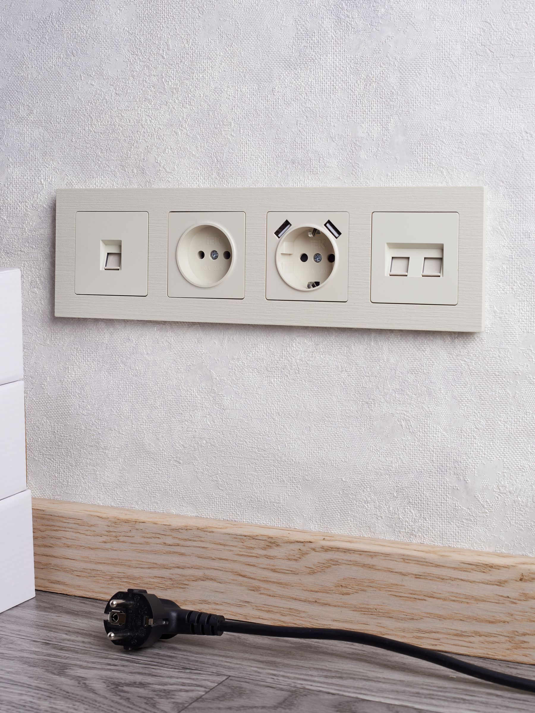 BRITE Рамка 4-местная РУ-4-Бр бежевый рифленый IEK - Фото 5