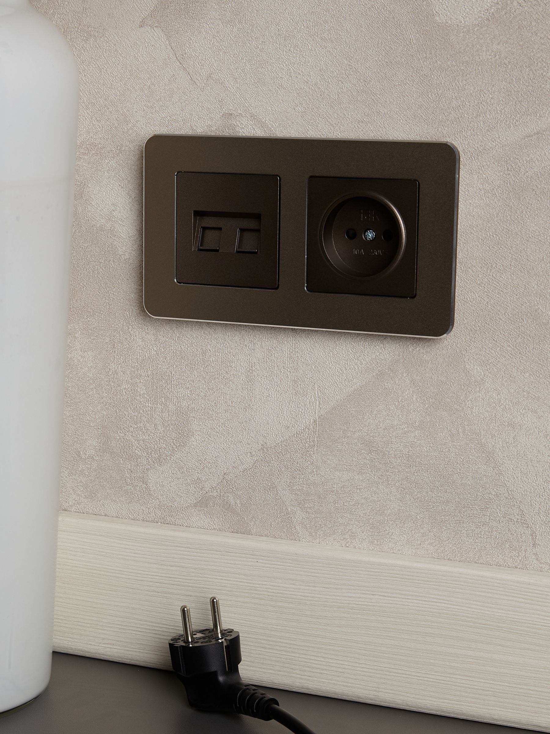 BRITE Рамка 2-местная РУ-2-1-Бр металл латунь RE IEK - Фото 6