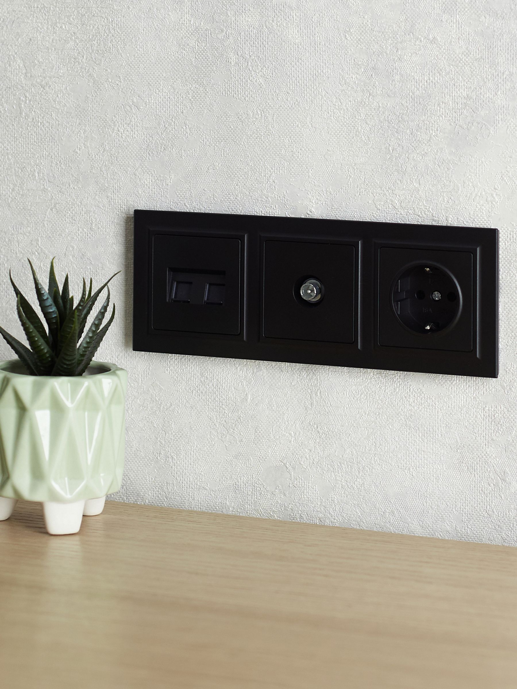 BRITE Рамка 3-местная РУ-3-БрЧ черный IEK - Фото 3