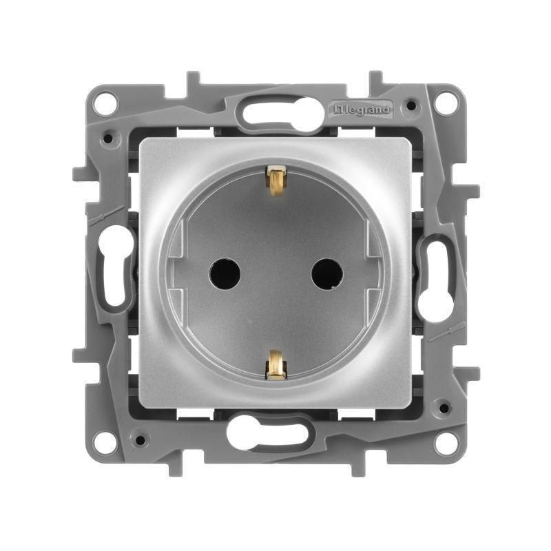 ETIKA Розетка 1-местная с заземлением с защитными шторками 16А алюминий