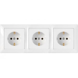Розетка штепсельная трехместная для скрытой установки с заземляющим контактом на шинах РС16-354 1396BY
