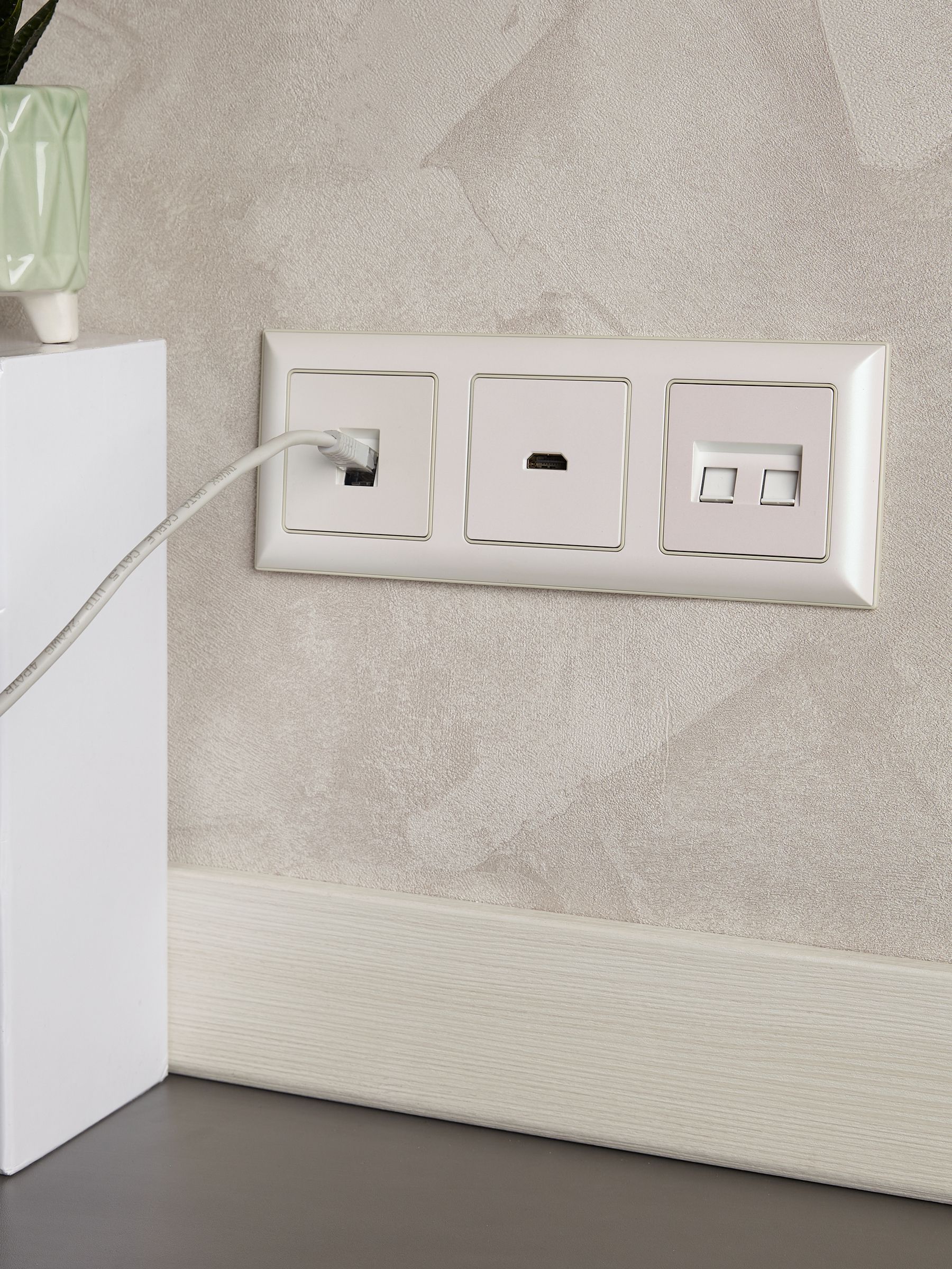 BRITE Рамка 3-местная РУ-3-Бр бежевый/жемчужный IEK - Фото 4