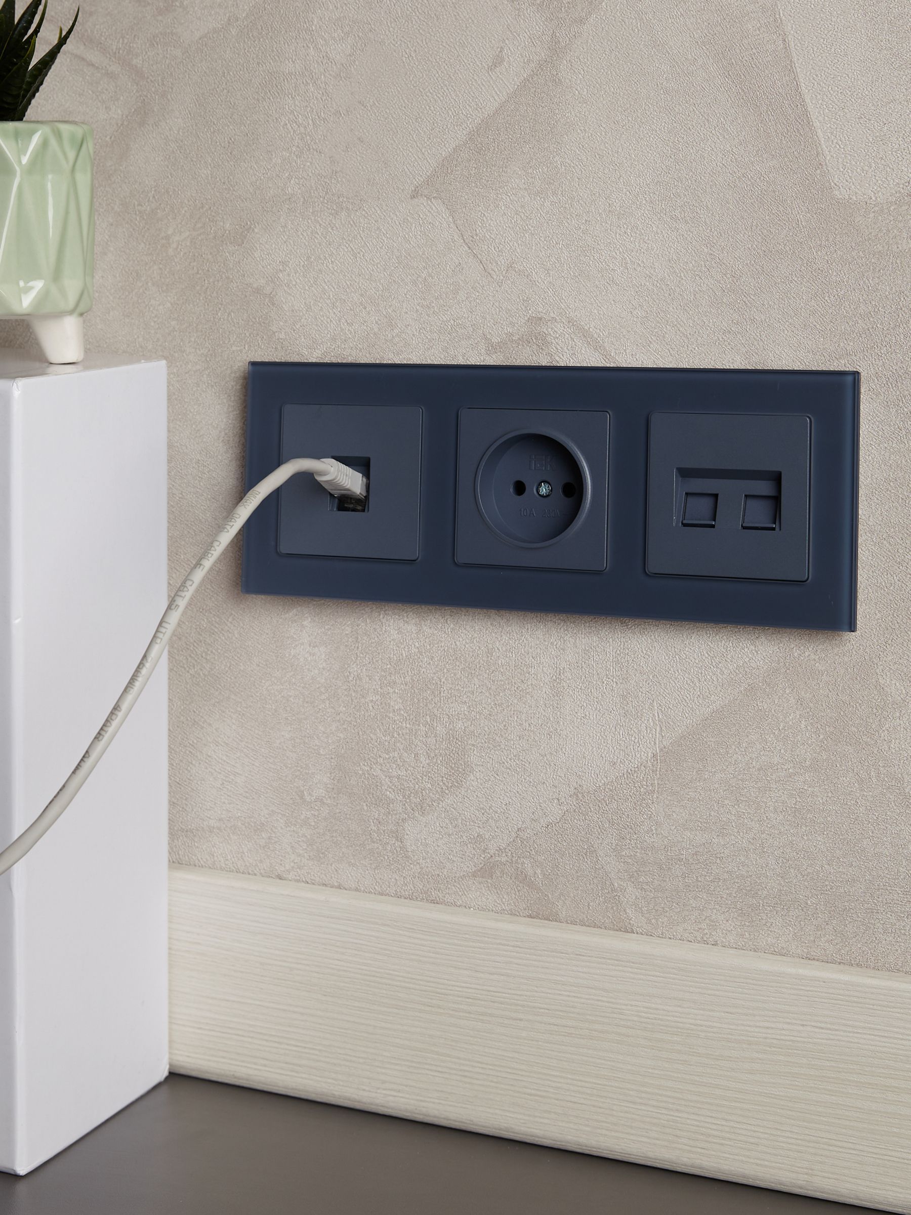 BRITE Розетка 1-местная без заземления без защитных шторок 10А РС10-1-0-БрМ маренго IEK - Фото 6