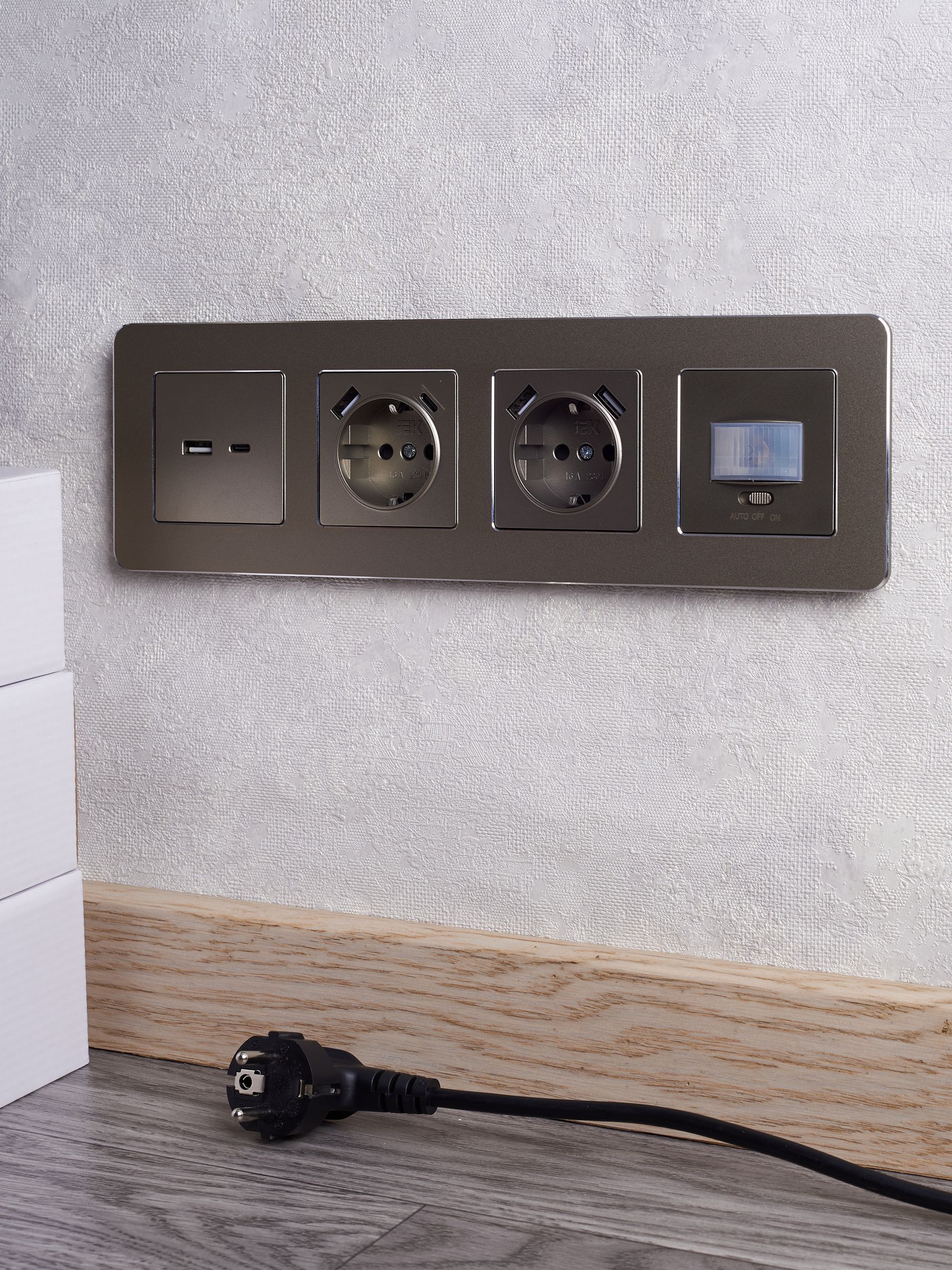 BRITE Рамка 4-местная РУ-4-1-Бр металл латунь RE IEK - Фото 3