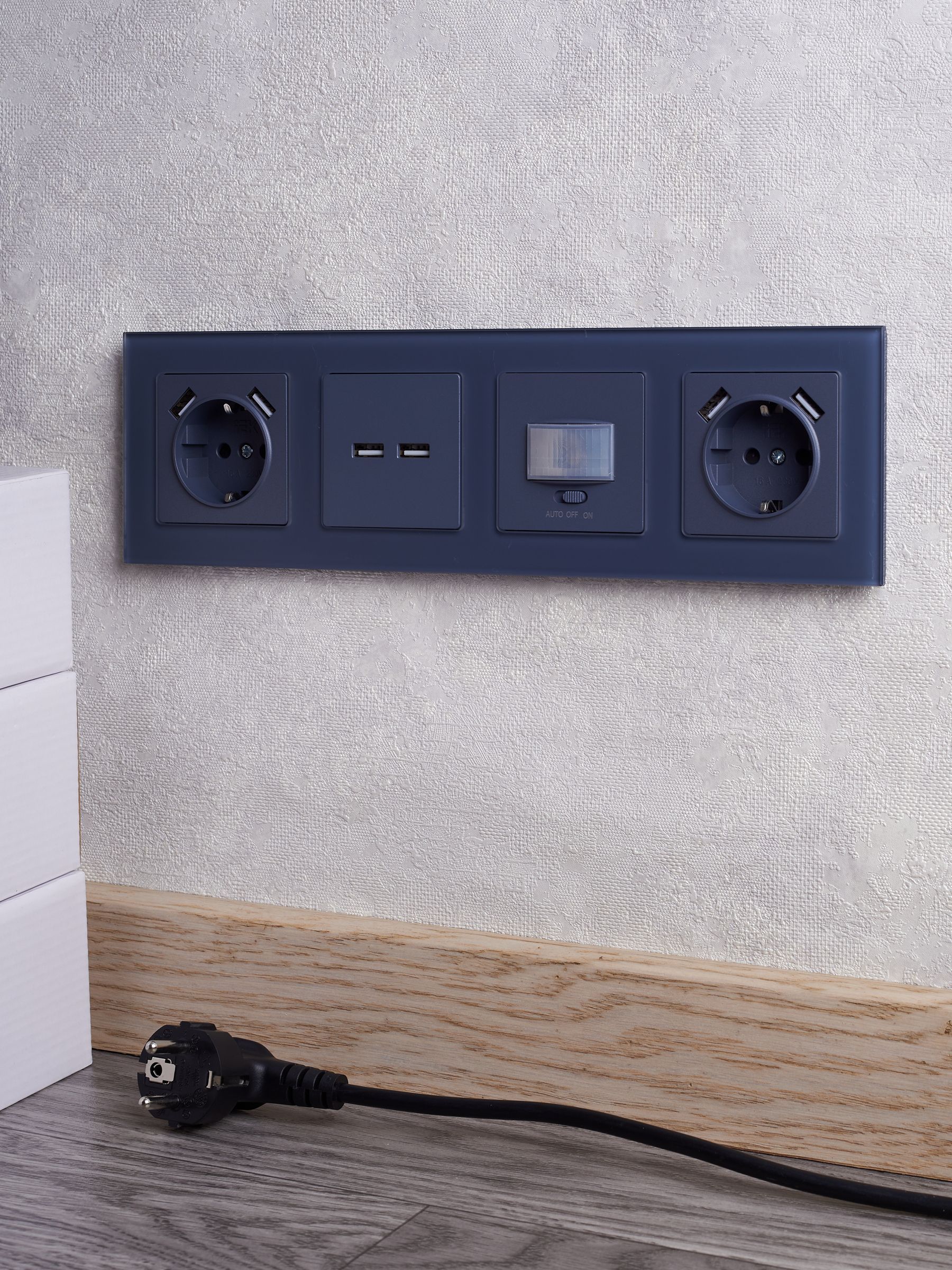 BRITE Розетка 1-местная с заземлением с защитными шторками 16А с USB A+A 5В 2,1А РЮш10-1-БрМ маренго IEK - Фото 3