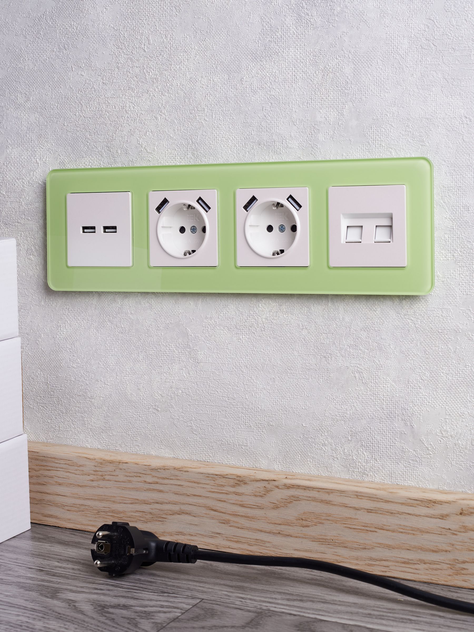 BRITE Рамка 4-местная РУ-4-2-Бр стекло эко грин RE IEK - Фото 6