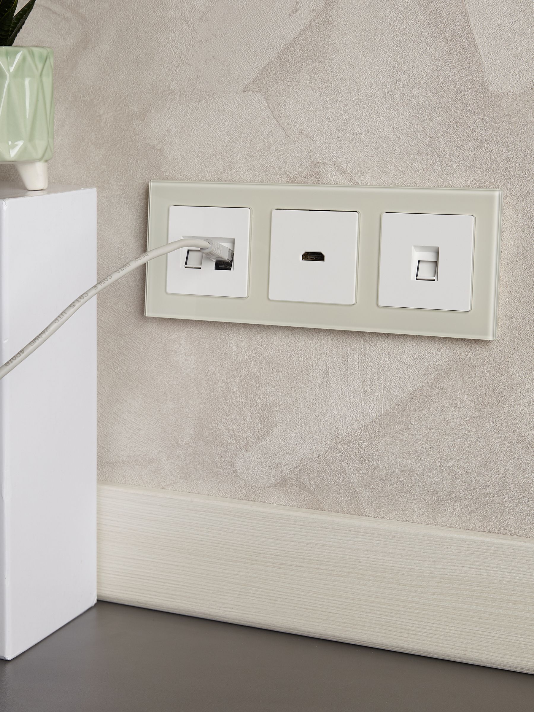 BRITE Розетка телефонная RJ11 РТ10-БрБ белый IEK - Фото 7