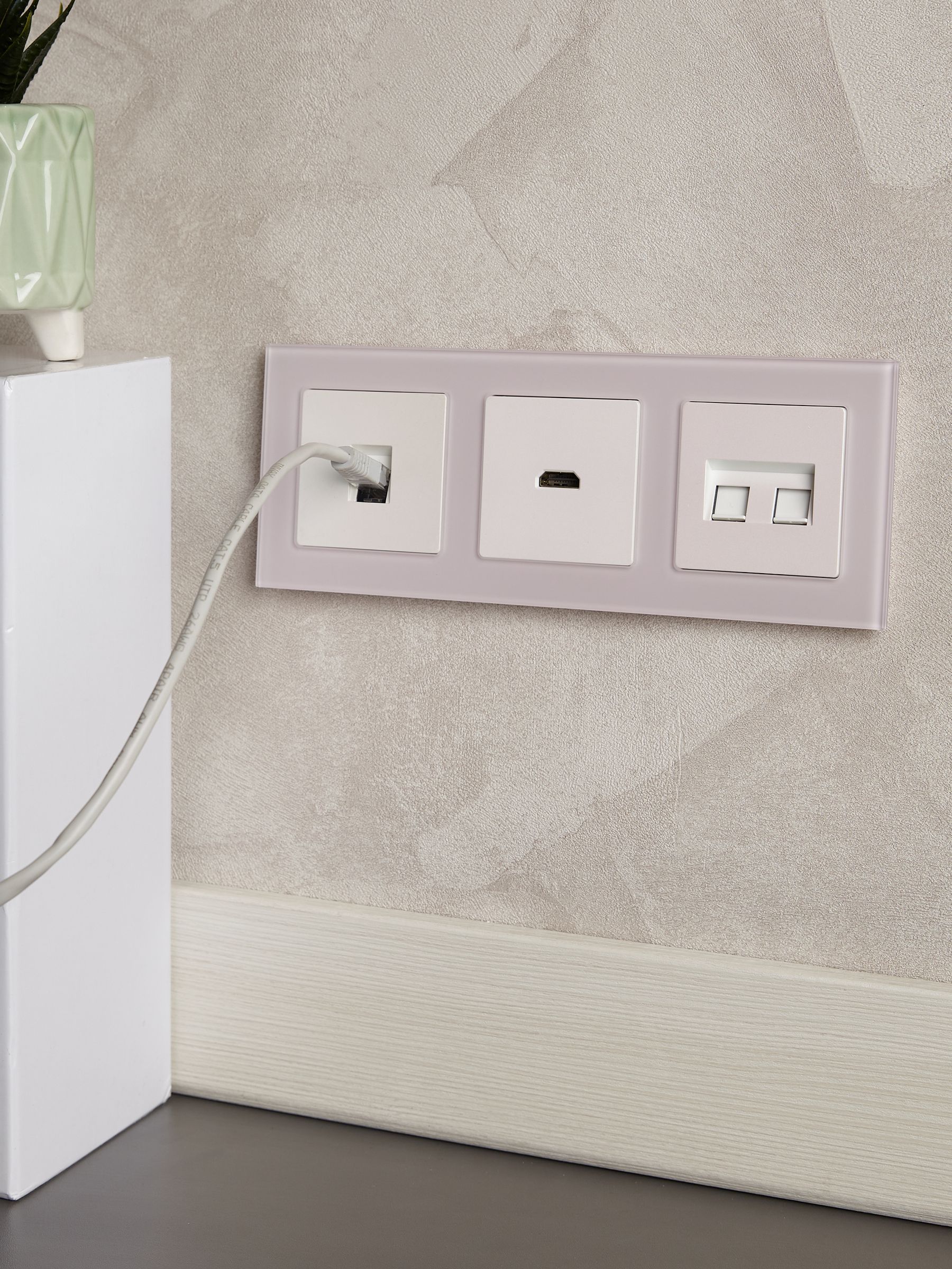 BRITE Рамка 3-местная РУ-3-2-Бр стекло розовый матовый IEK - Фото 7