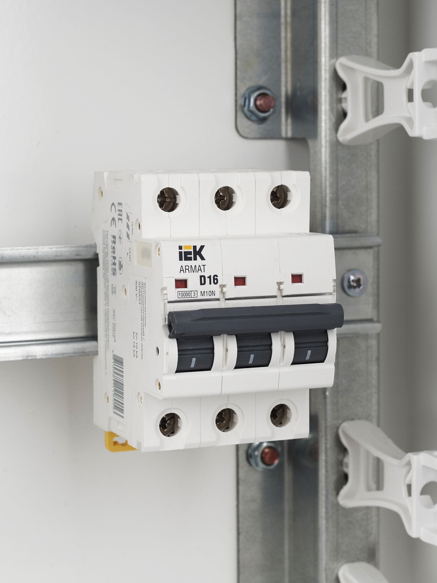 ARMAT Автоматический выключатель M10N 3P D 16А IEK - Фото 2