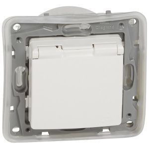 Etika - Розетка 2P+E нем. стд. с крышкой, со шторками IP44 (белый) 672232