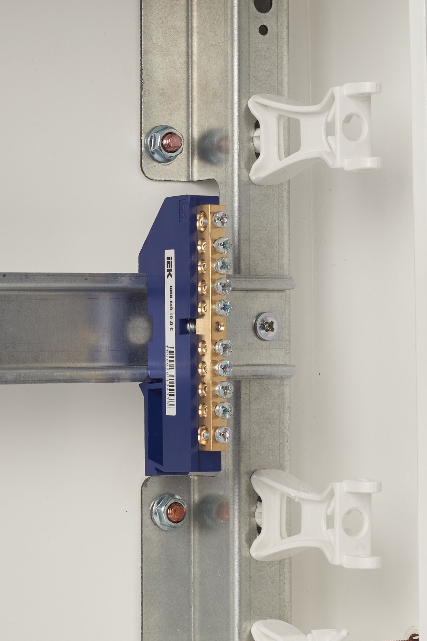 Шина N "ноль" на DIN-изол ШНИ-6х9-10-Д-С IEK - Фото 3