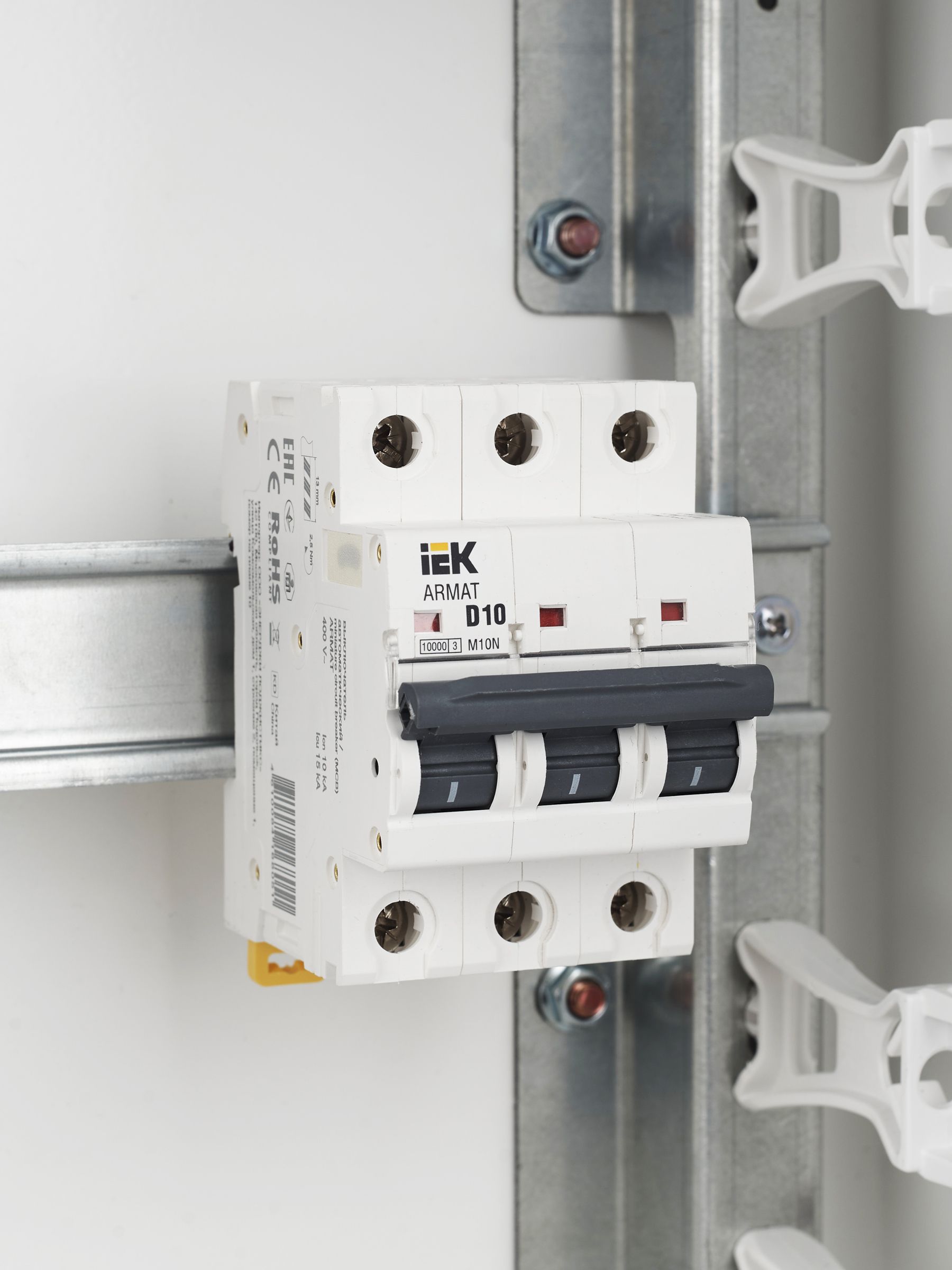 ARMAT Автоматический выключатель M10N 3P D 10А IEK - Фото 2