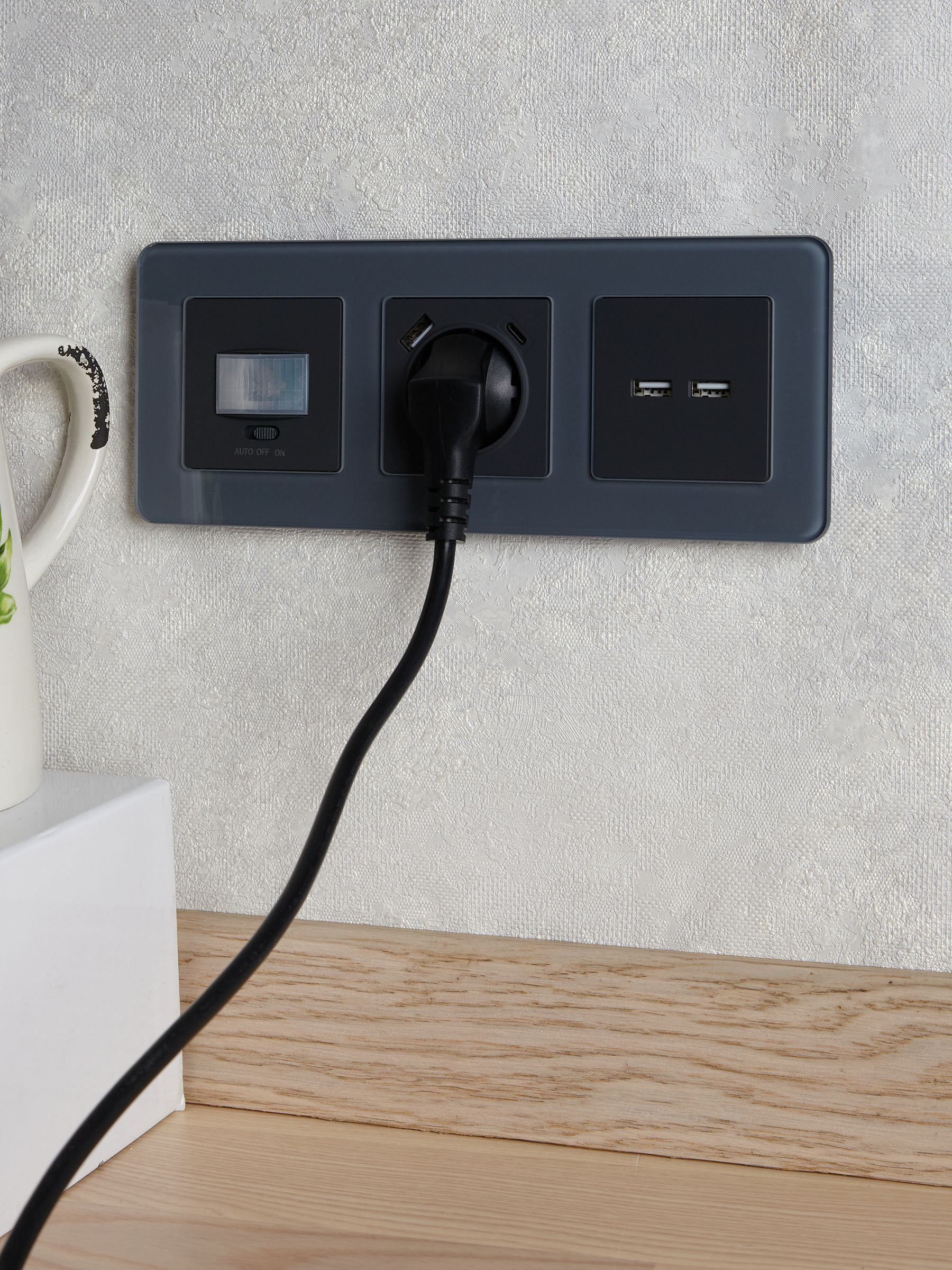 BRITE Рамка 3-местная РУ-3-2-Бр стекло графит RE IEK - Фото 7