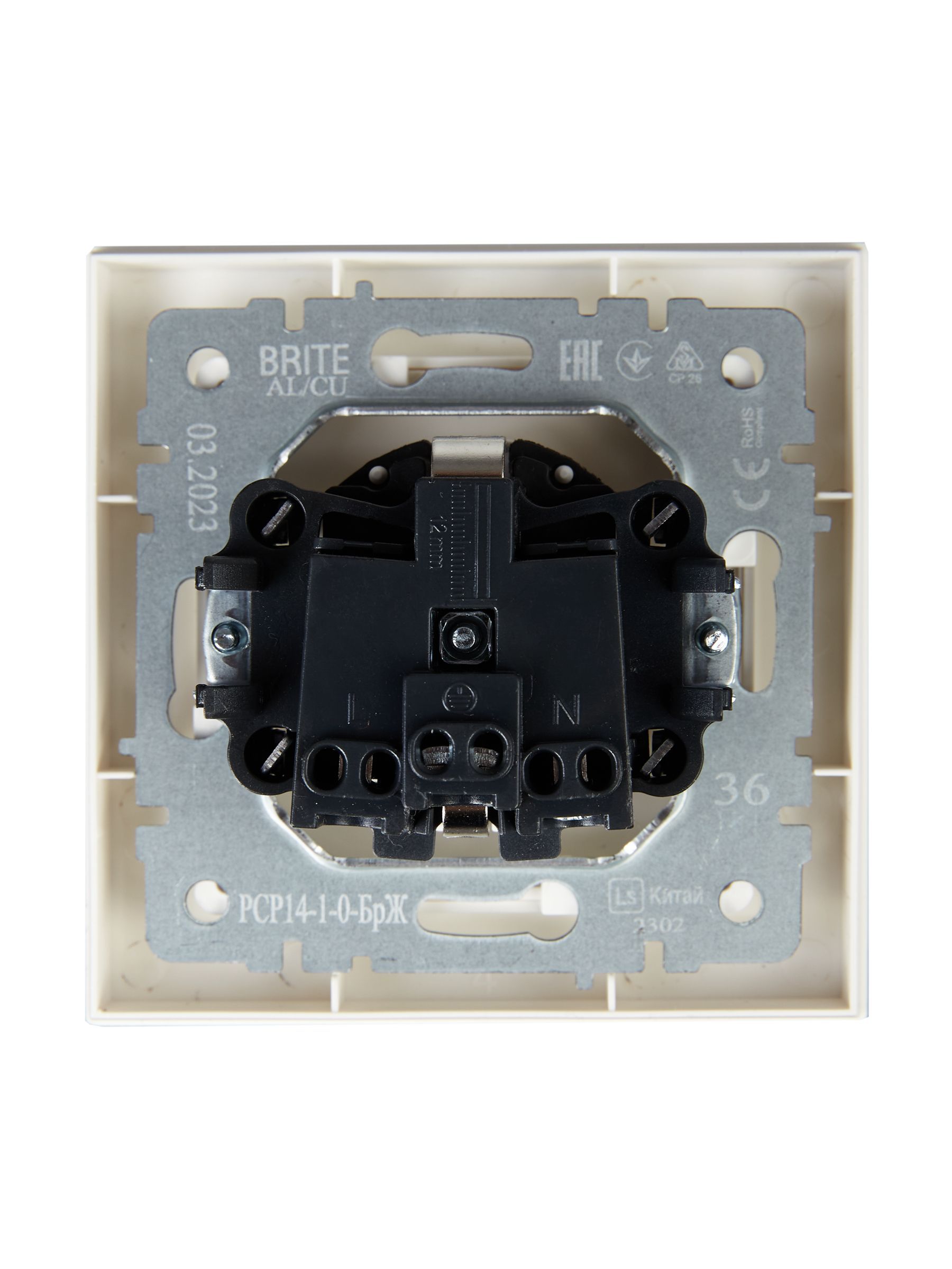 BRITE Розетка 1-местная с заземлением с защитными шторками 16А в сборе РСР14-1-0-БрЖ жемчуг IEK - Фото 6