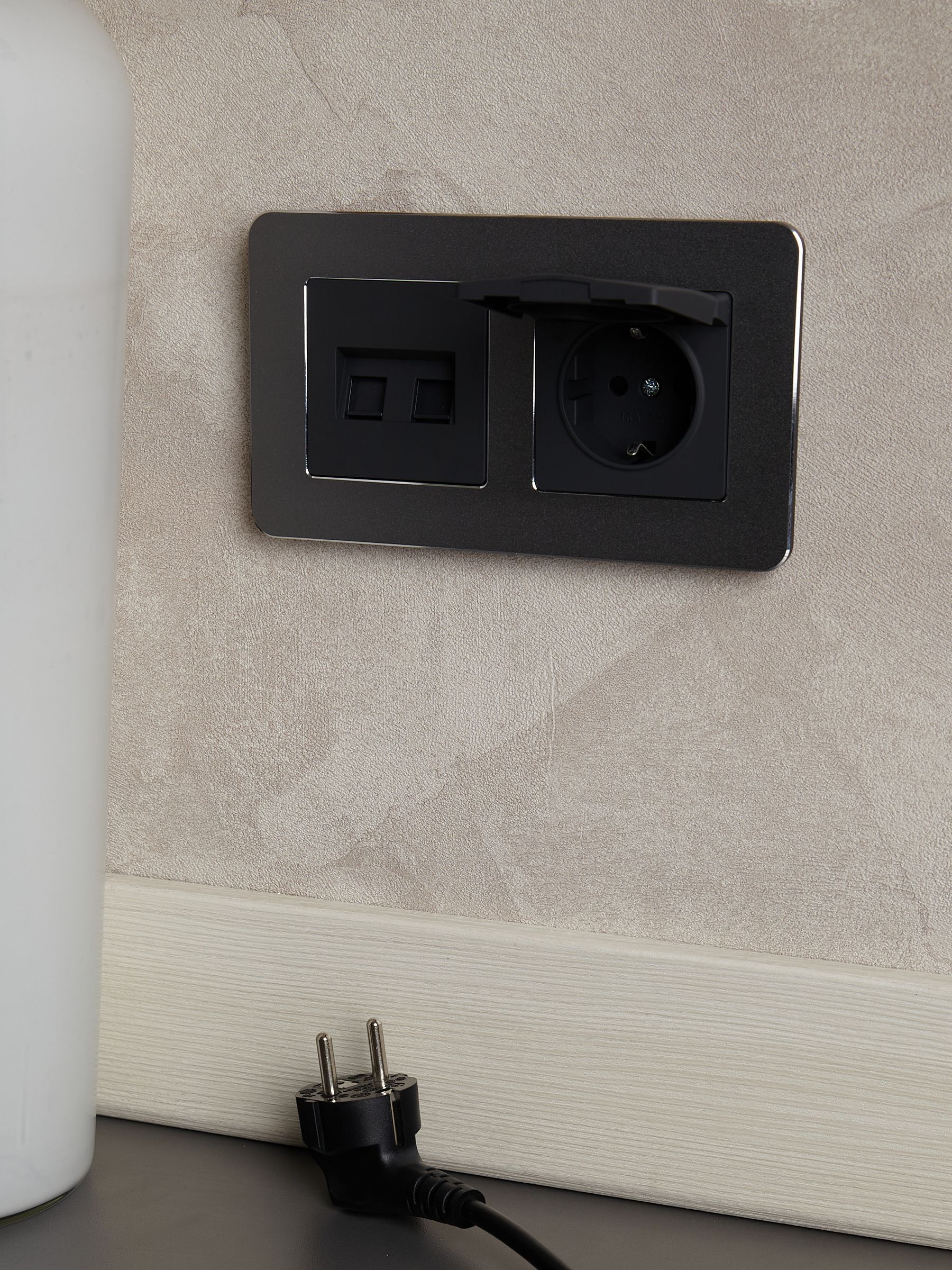 BRITE Рамка 2-местная РУ-2-1-Бр металл титан RE IEK - Фото 4