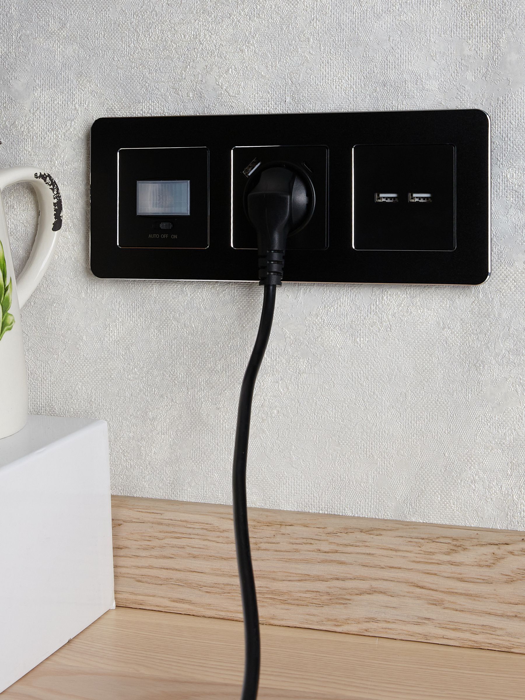 BRITE Рамка 3-местная РУ-3-1-Бр металл черный RE IEK - Фото 4