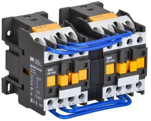 Контактор КМИ-10930 реверс 9А 400В/АС3 2NO IEK KKM13-009-400-20-1