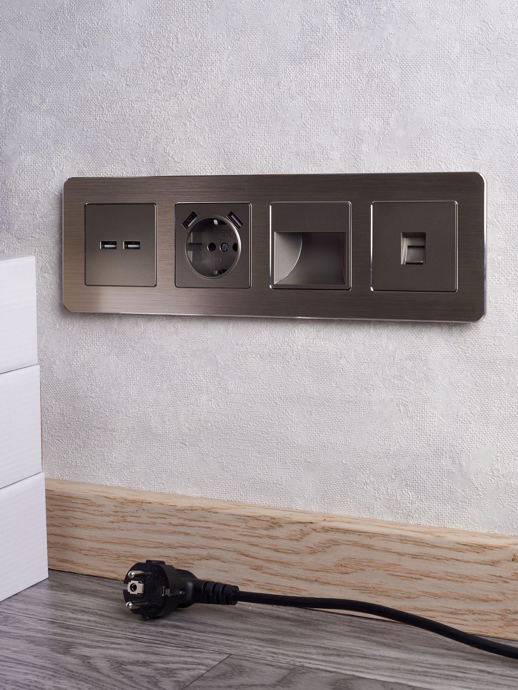 BRITE Рамка 4-местная РУ-4-1-Бр металл шампань RE AL IEK - Фото 6