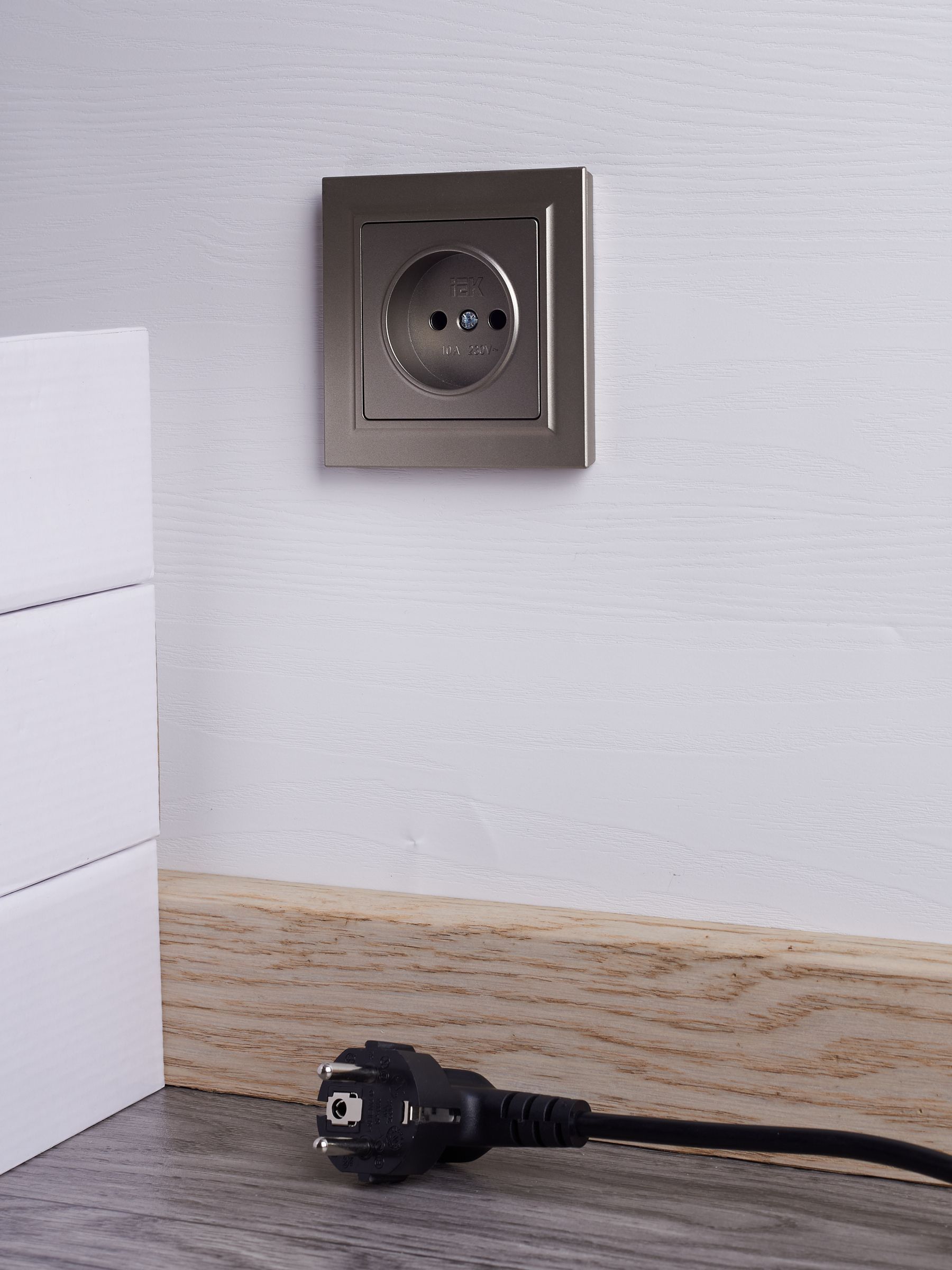 BRITE Розетка 1-местная без заземления без защитных шторок 10А в сб. РСР10-1-0-БрШ шампань IEK - Фото 5