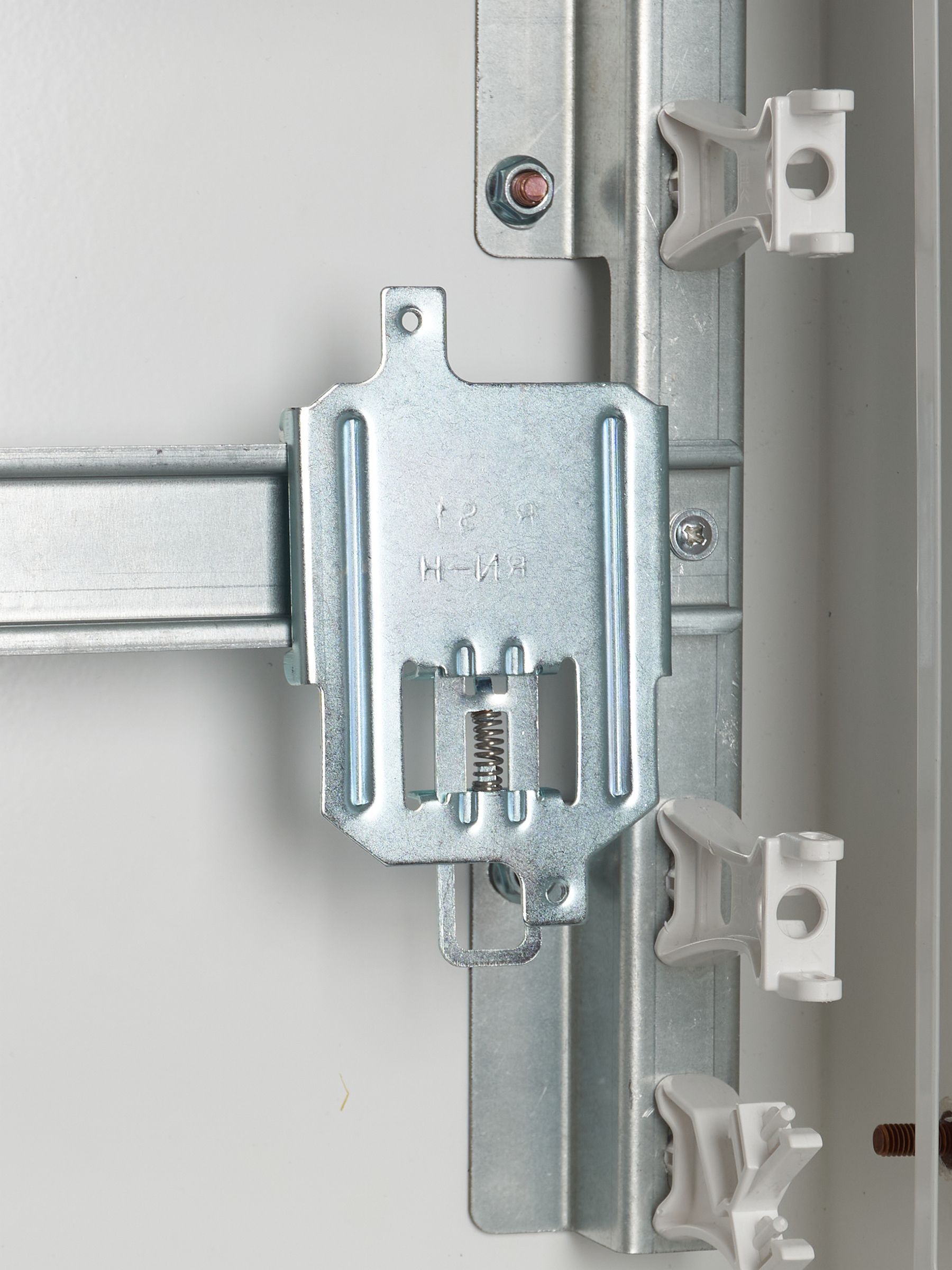 Скоба RCS-1 на DIN-рейку для ВА88-32 IEK - Фото 4