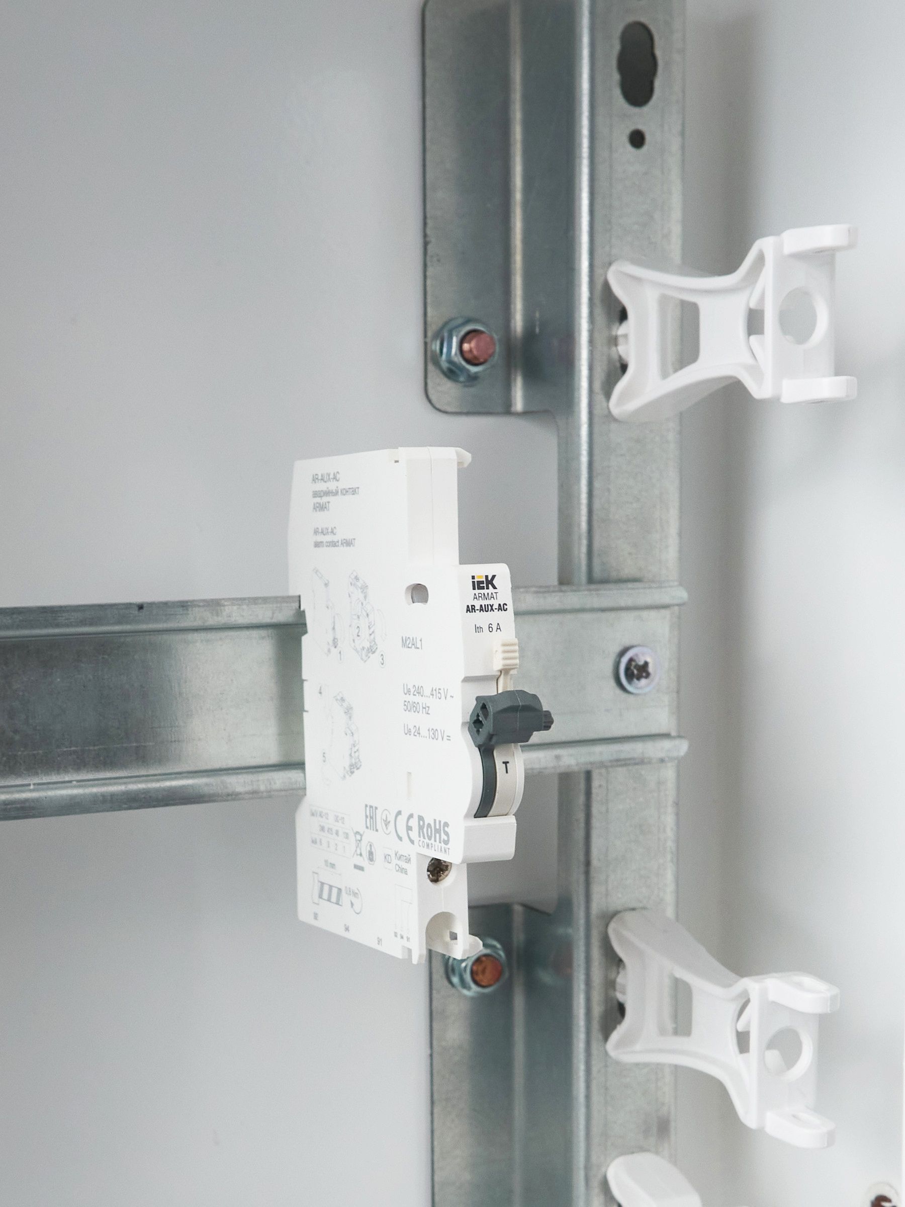 ARMAT Аварийный контакт AR-AUX-AC 240...415В IEK - Фото 8