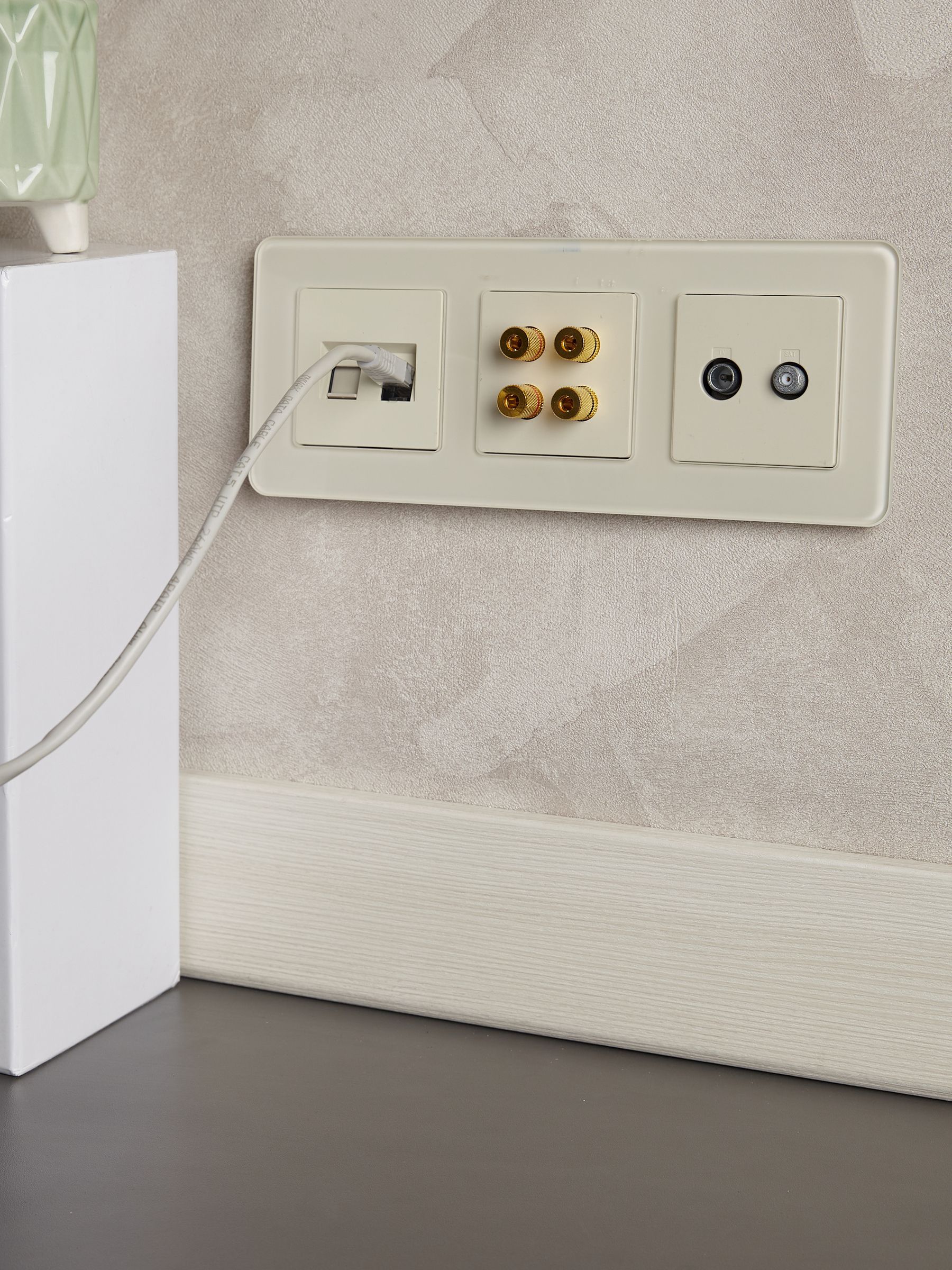 BRITE Рамка 3-местная РУ-3-2-Бр стекло песчаный RE IEK - Фото 7