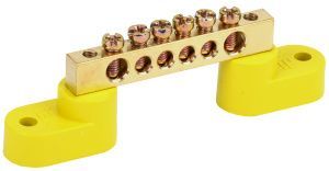 Шина PE "земля" на двух угловых изоляторах ШНИ-6х9-6-У2-Ж IEK YNN10-69-6C2-K05