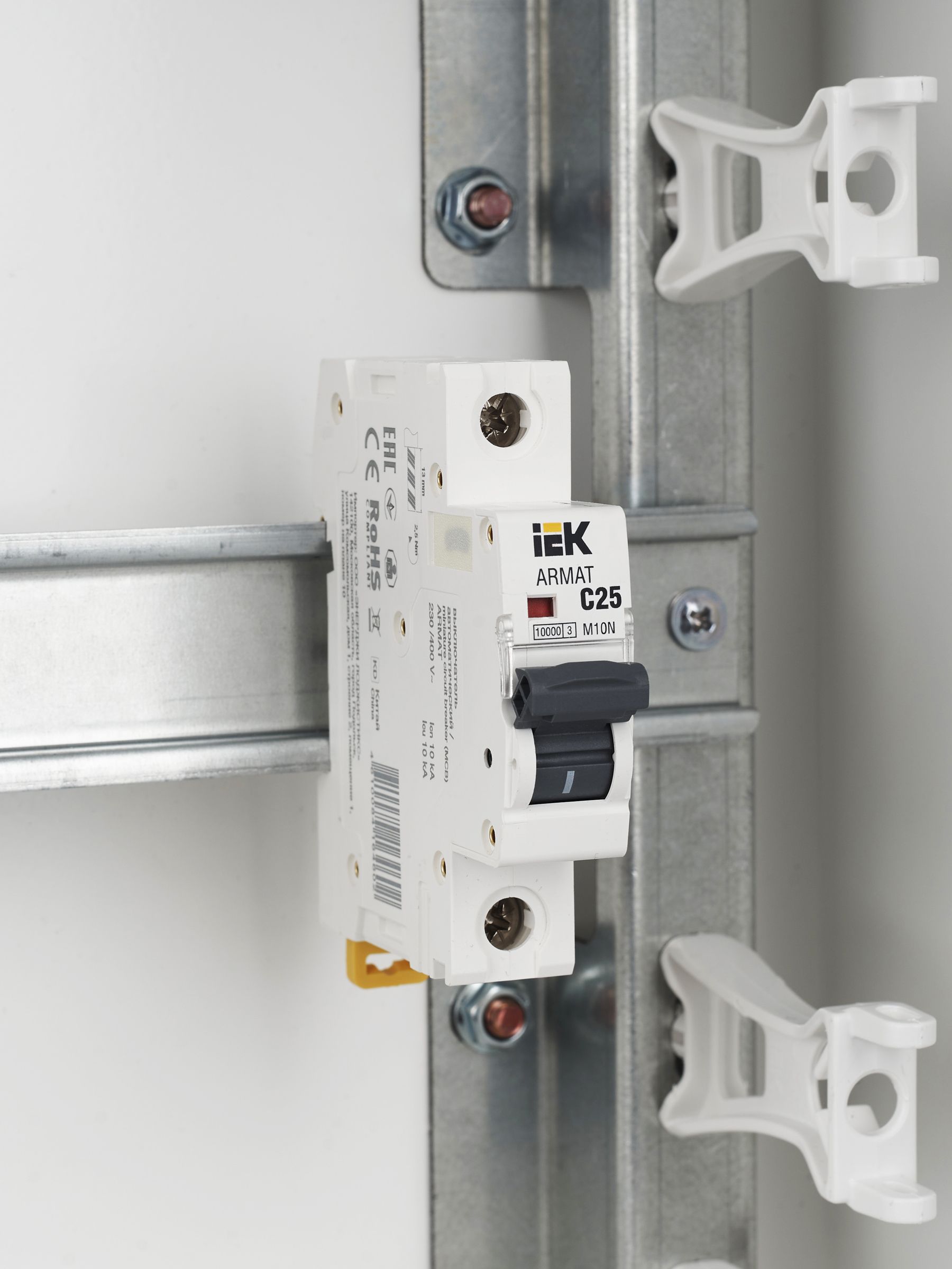 ARMAT Автоматический выключатель M10N 1P C 25А IEK - Фото 4
