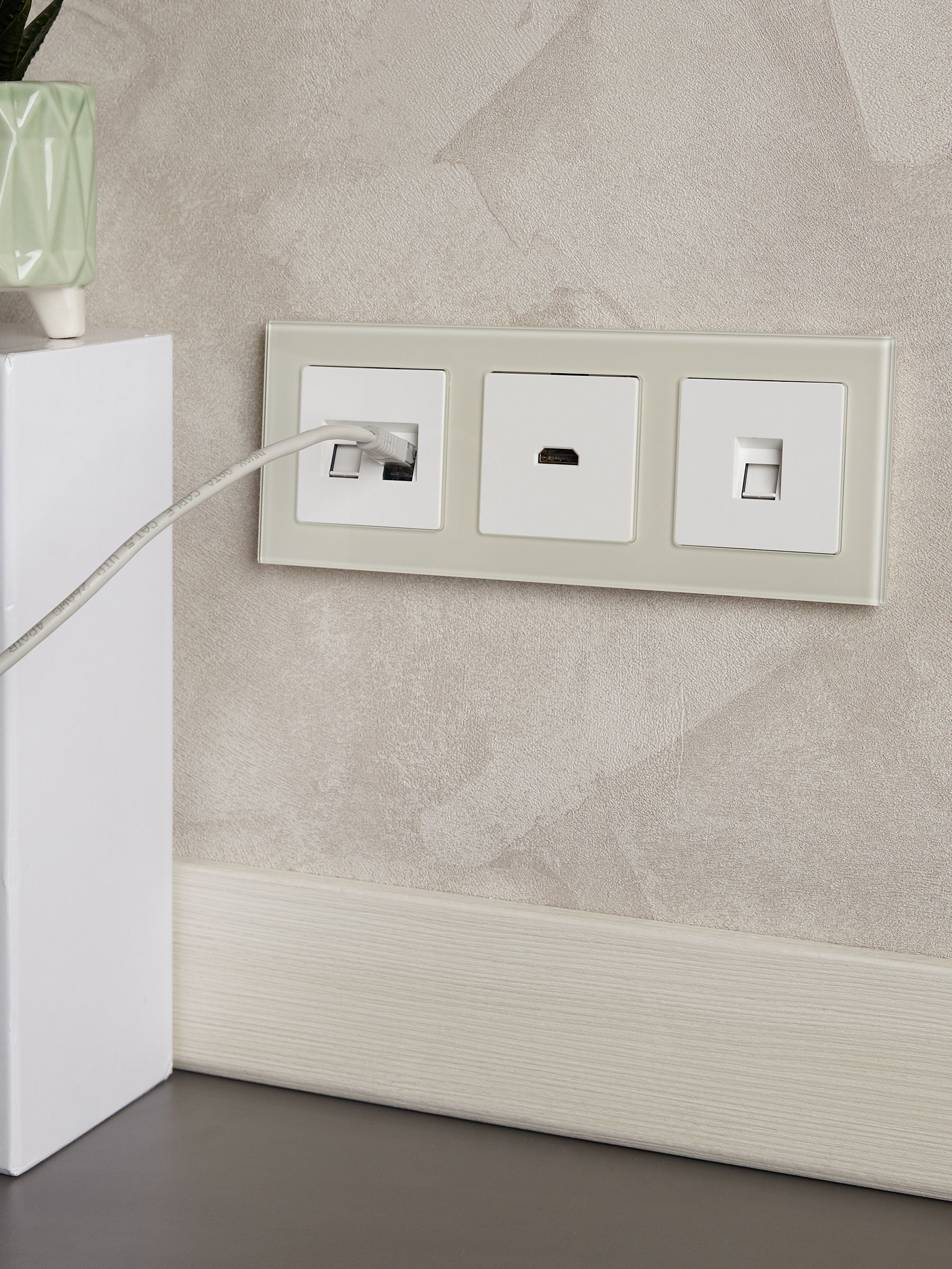 BRITE Рамка 3 -местная РУ-3-2-БрВа стекло ванильный IEK - Фото 7