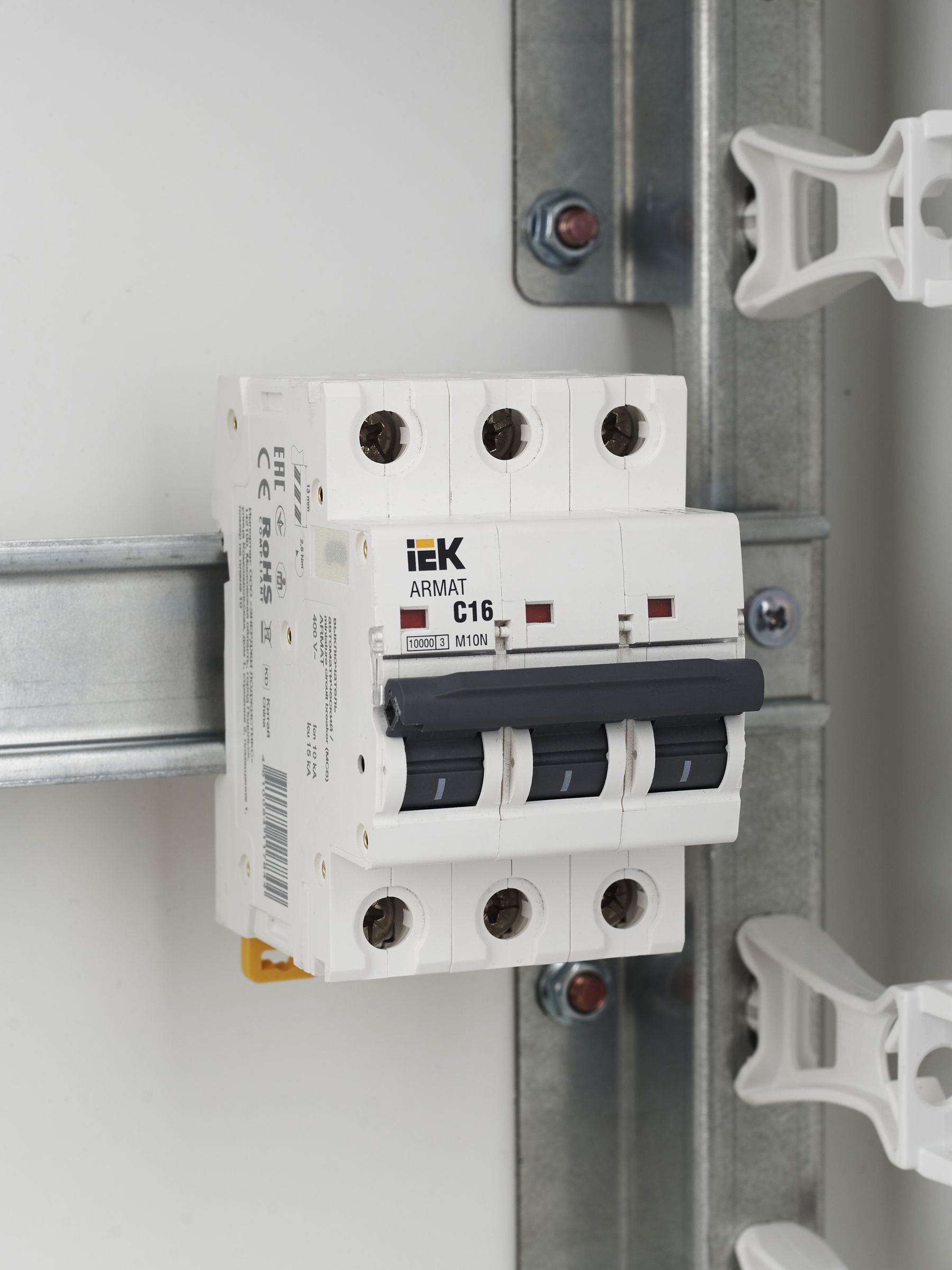 ARMAT Автоматический выключатель M10N 3P C 16А IEK - Фото 10