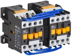 Контактор КМИ-11830 реверс 18А 400В/АС3 2NO IEK KKM13-018-400-20-1