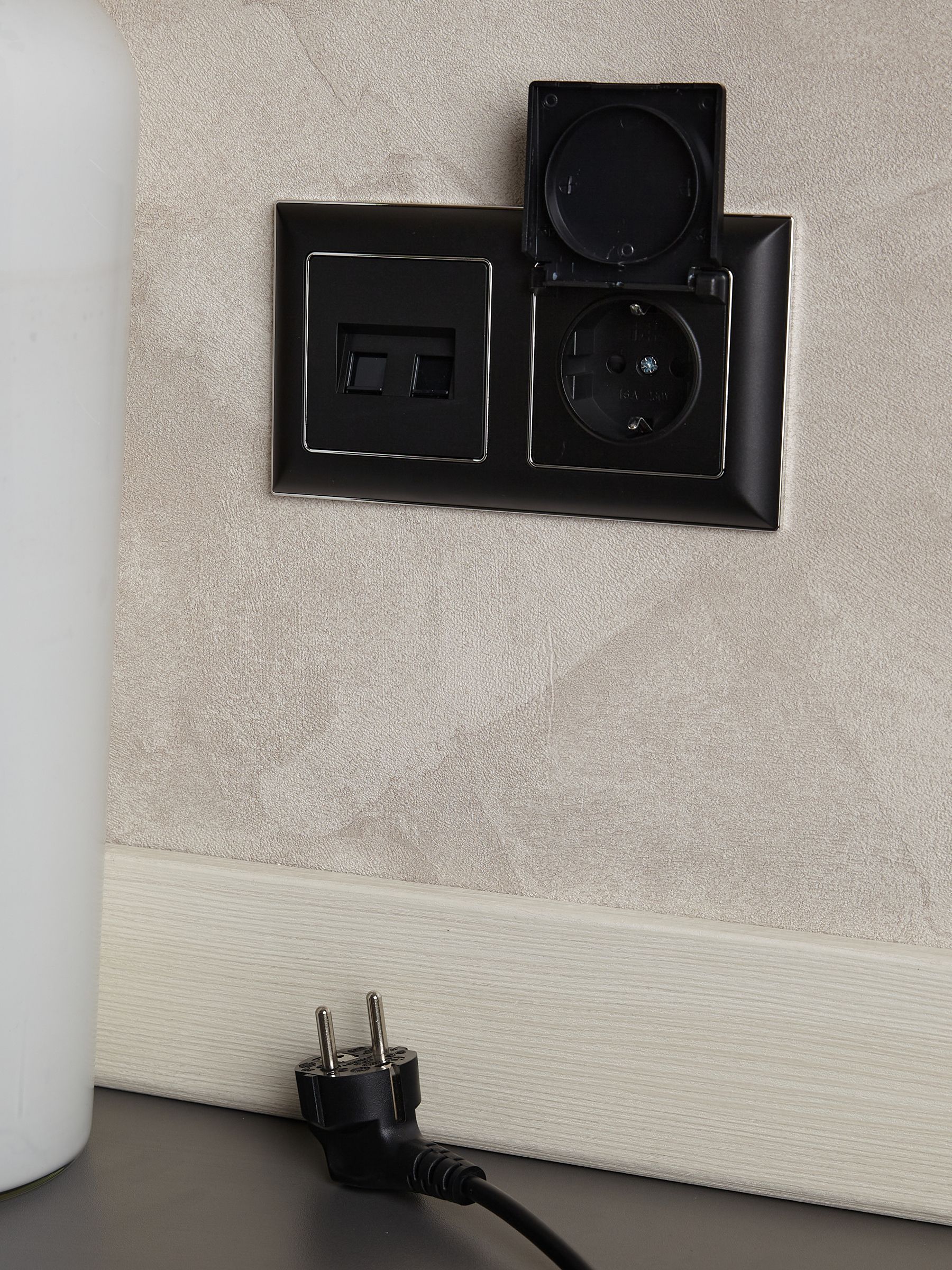 BRITE Рамка 2-местная РУ-2-Бр хром/черный IEK - Фото 6