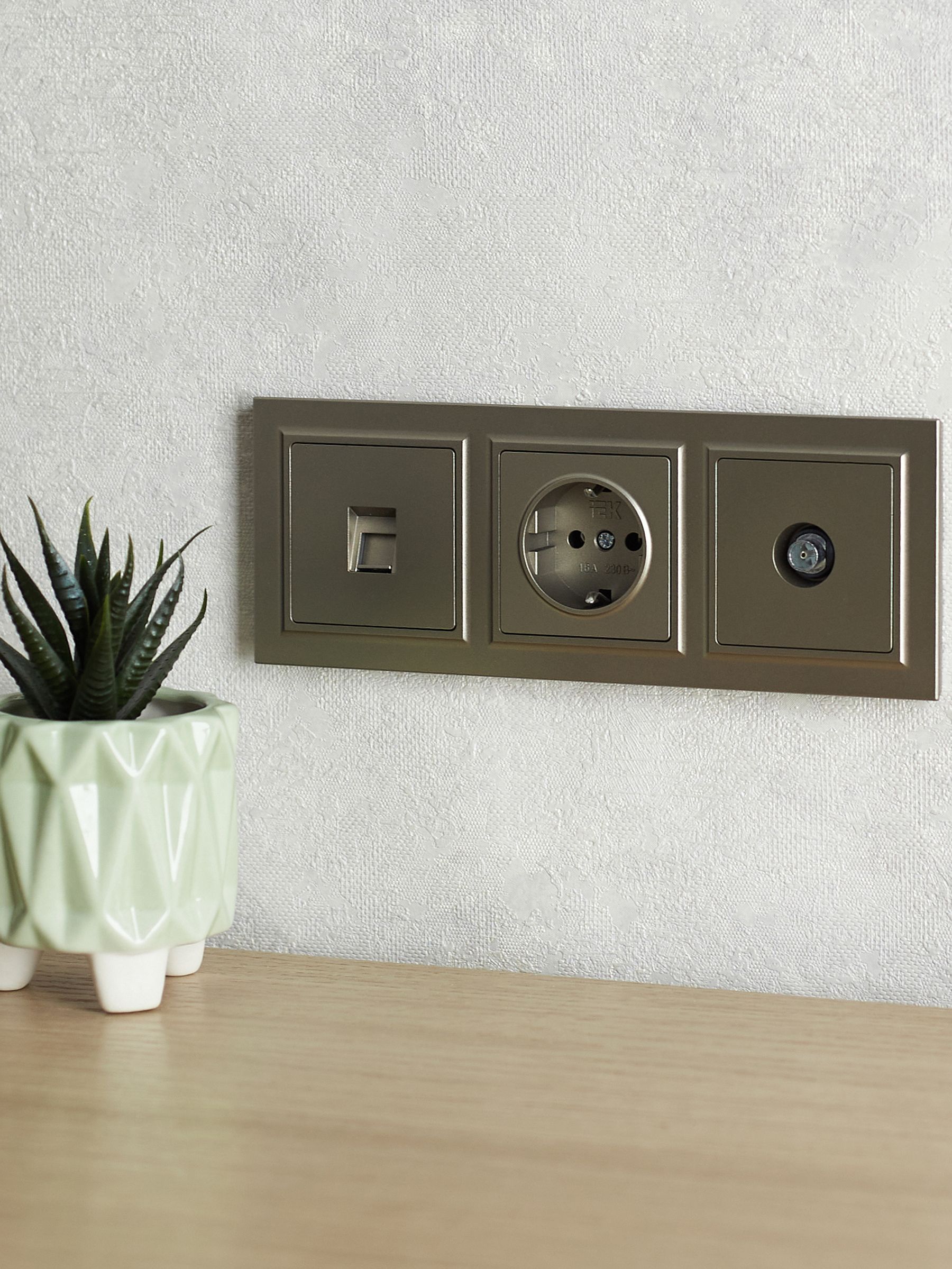 BRITE Рамка 3-местная РУ-3-БрШ шампань IEK - Фото 3