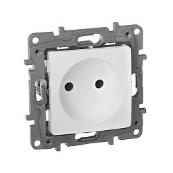 ETIKA Розетка 1-местная без заземления без защитных шторок 16А белый 672220