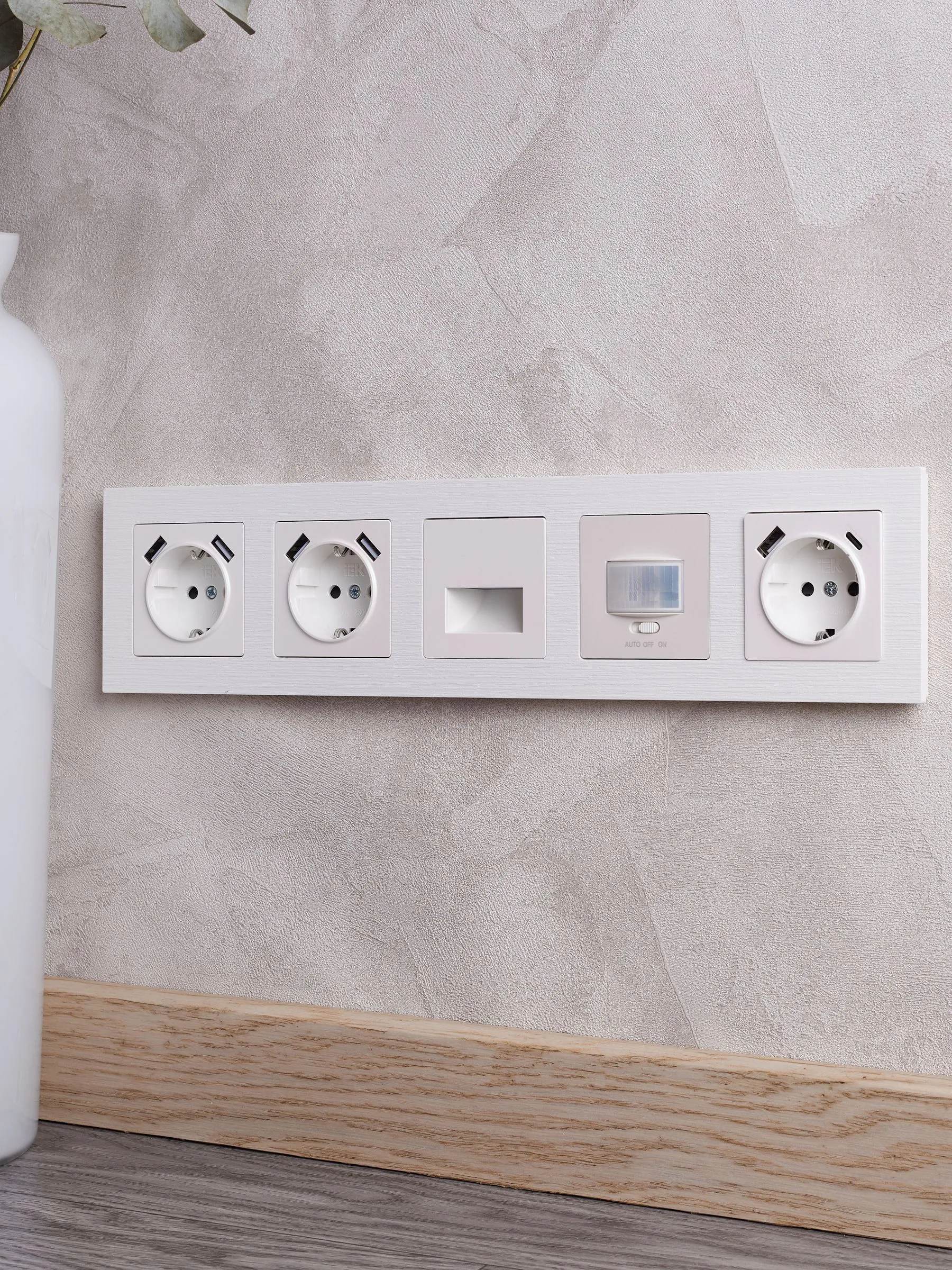 BRITE Рамка 5-местная РУ-5-Бр белый рифленый IEK - Фото 5