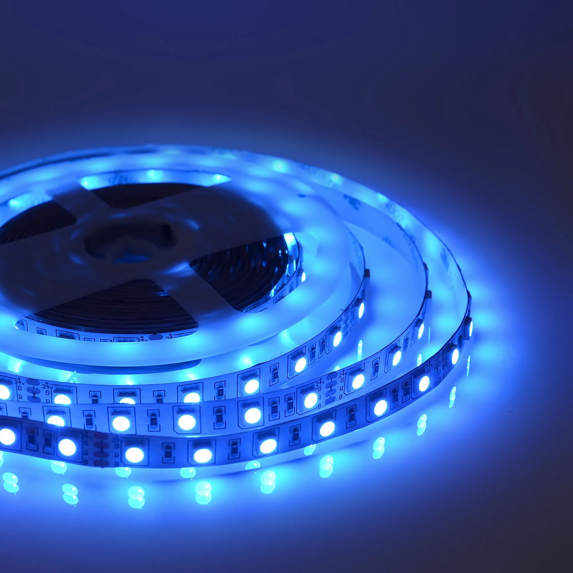 Лента светодиодная smd5050 60д/м 24В IP20 5м RGB Apeyron - Фото 3