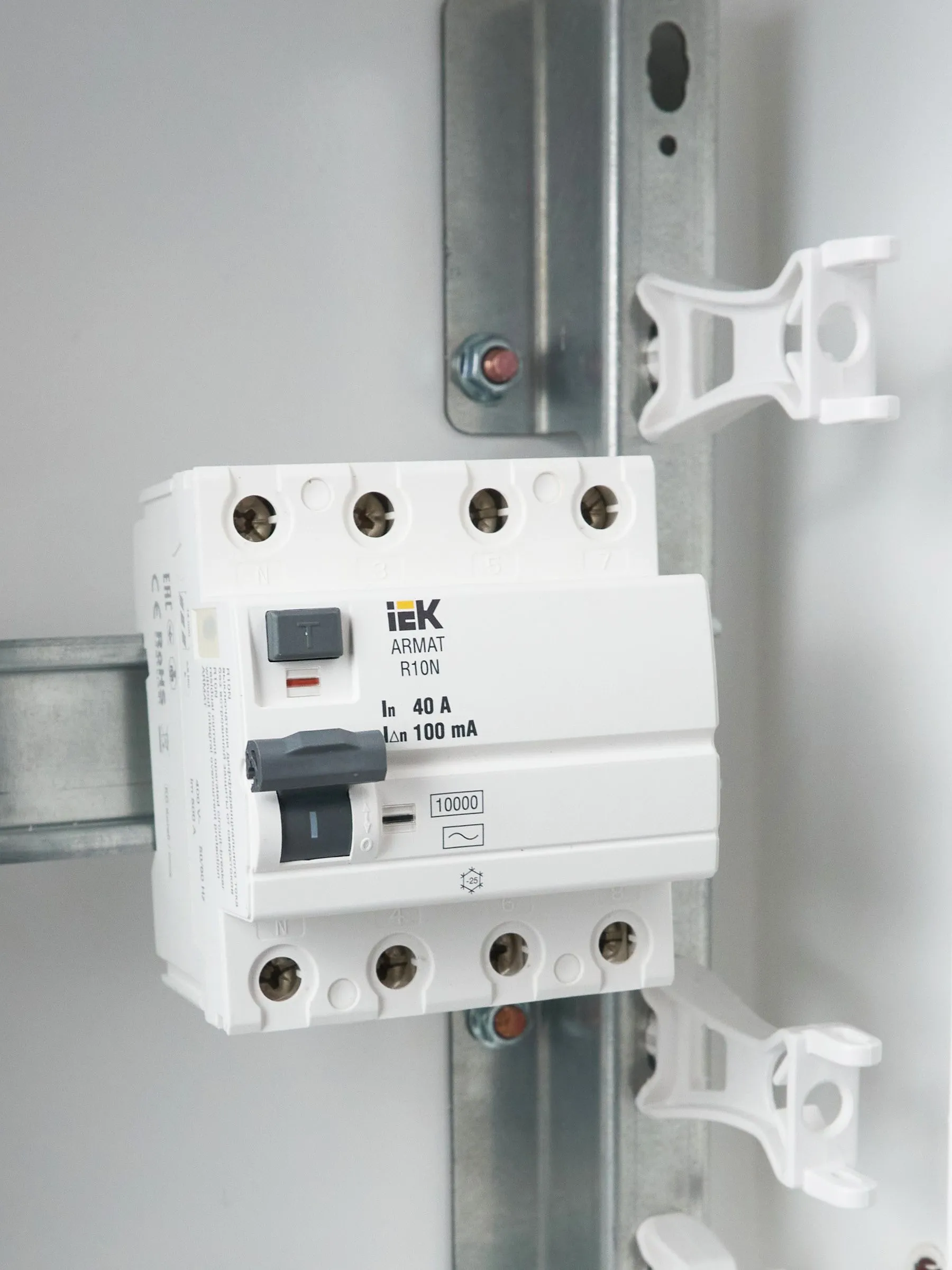ARMAT Выключатель дифференциального тока R10N 4P 40А 100мА тип AC IEK - Фото 9