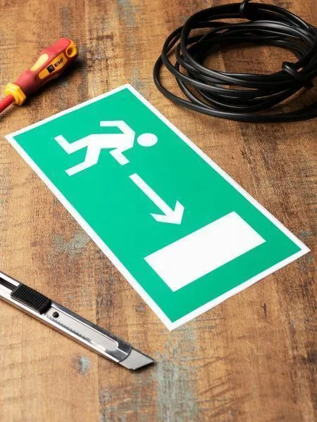 Знак наклейка E03 "Направление к эвакуационному выходу направо" (150х300) EKF - Фото 4