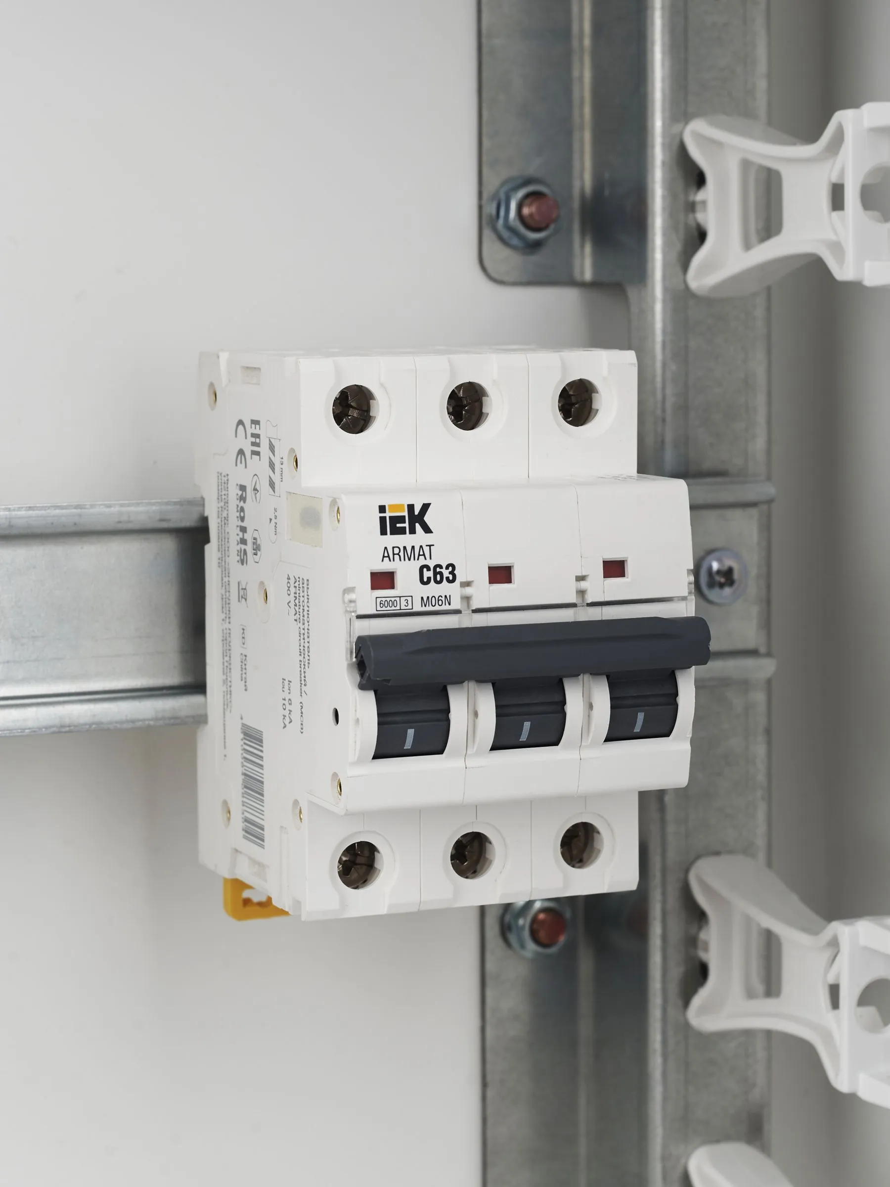 ARMAT Автоматический выключатель M06N 3P C 63А IEK - Фото 10