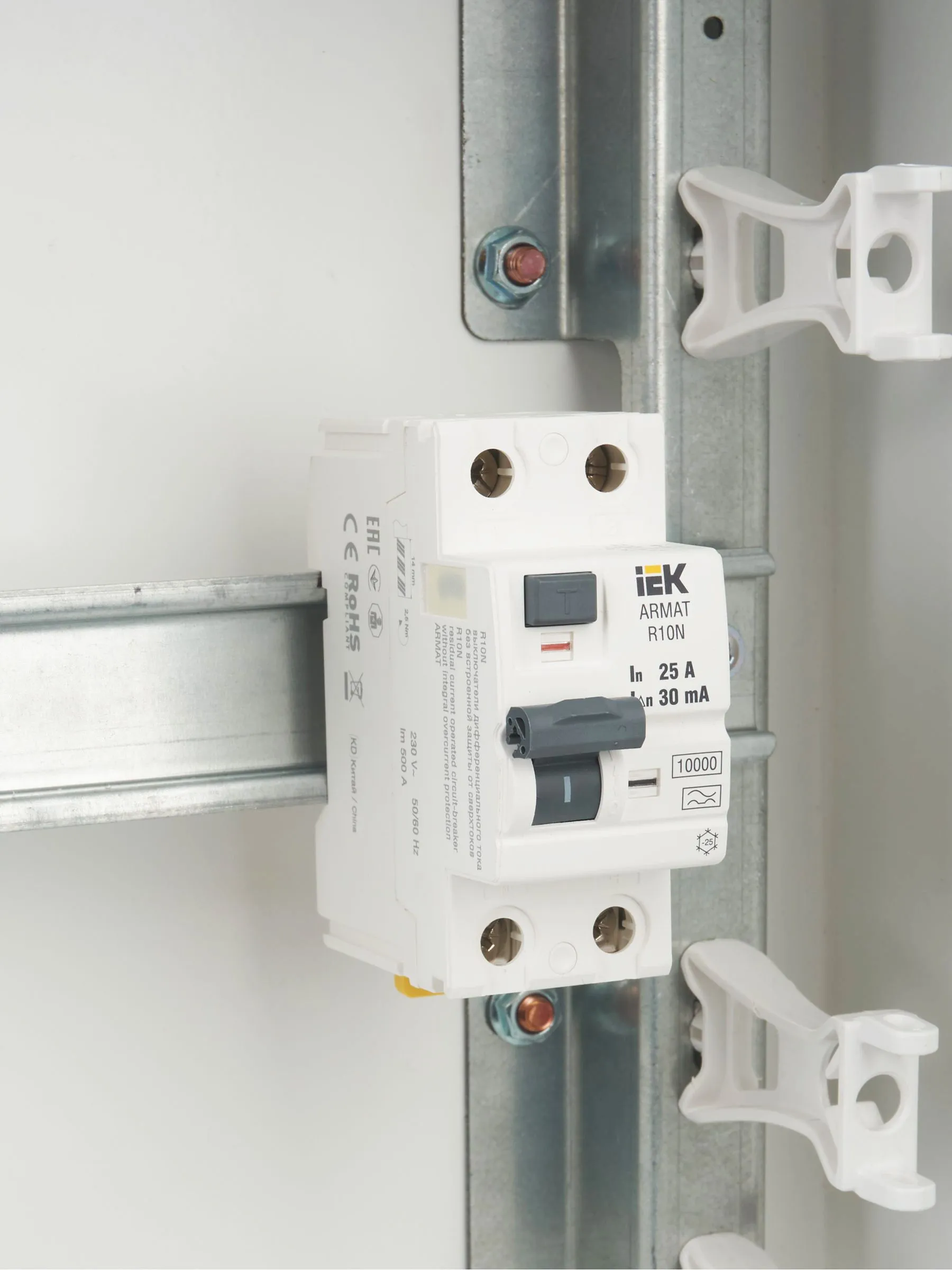 ARMAT Выключатель дифференциального тока R10N 2P 25А 30мА тип A IEK - Фото 4