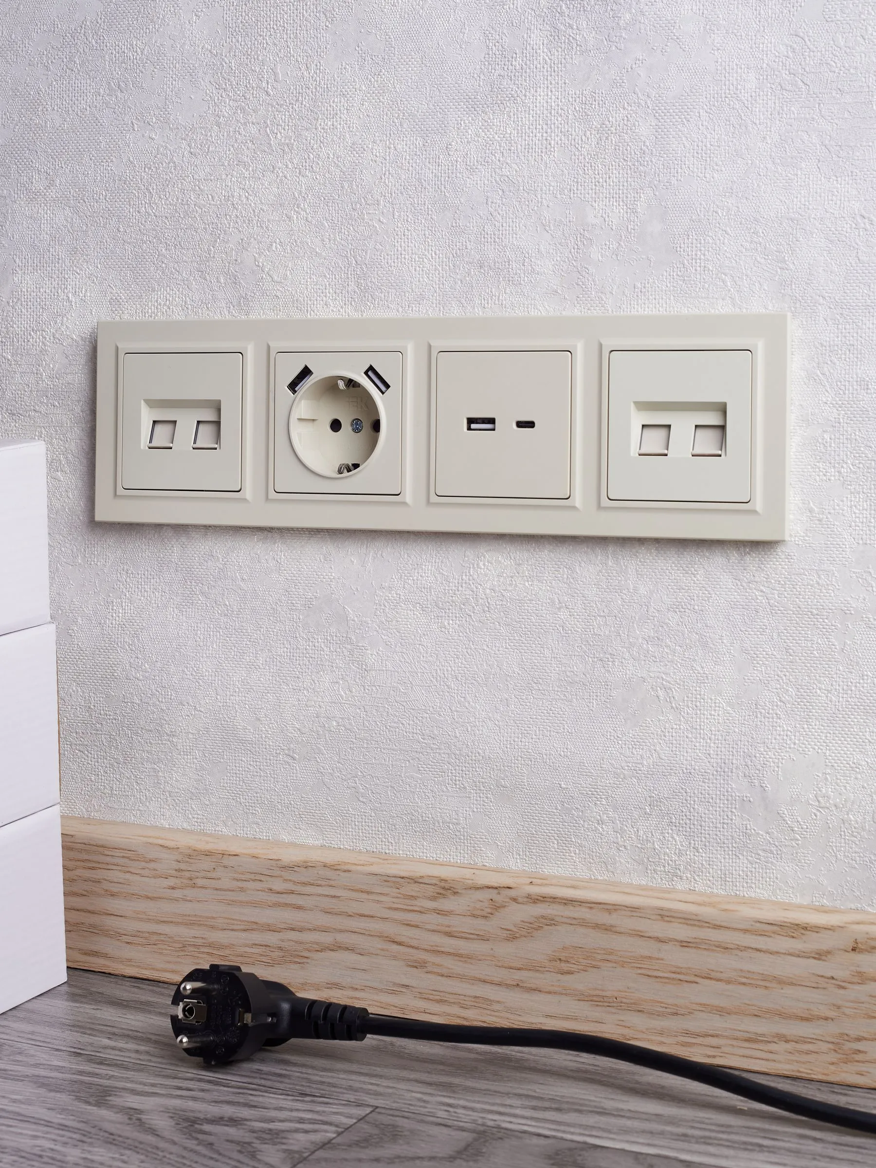 BRITE Розетка USB A+C 18Вт РЮ11-1-БрКр бежевый IEK - Фото 4
