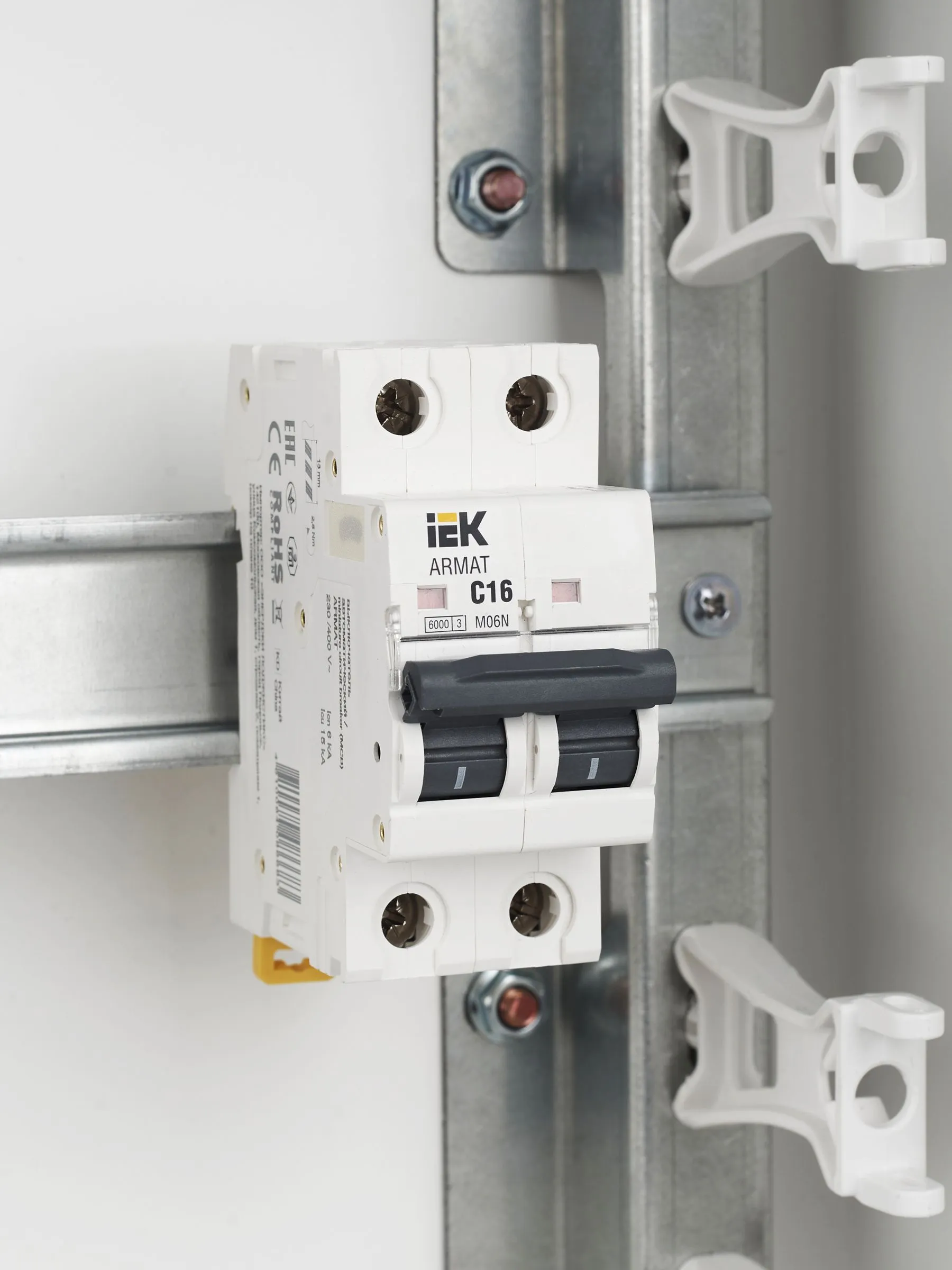 ARMAT Автоматический выключатель M06N 2P C 16А IEK - Фото 2