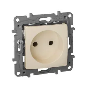 ETIKA Розетка 1-местная без заземления без защитных шторок 16А слоновая кость 672320